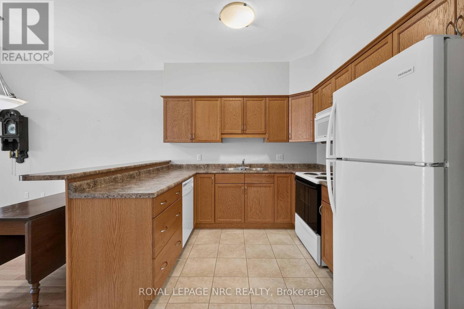 Bright Kitchen - 82 Maple Street, Port Colborne (Sugarloaf), ON - Indoor Photo Showing Kitchen