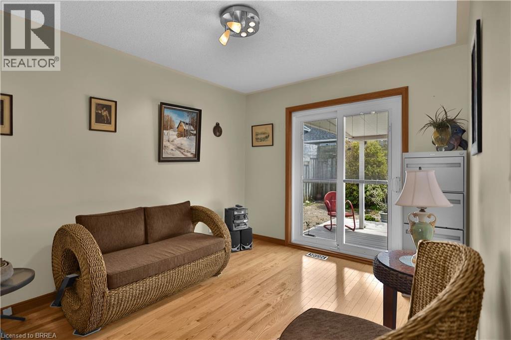 46 Anderson Avenue, Simcoe, ON - Indoor Photo Showing Living Room
