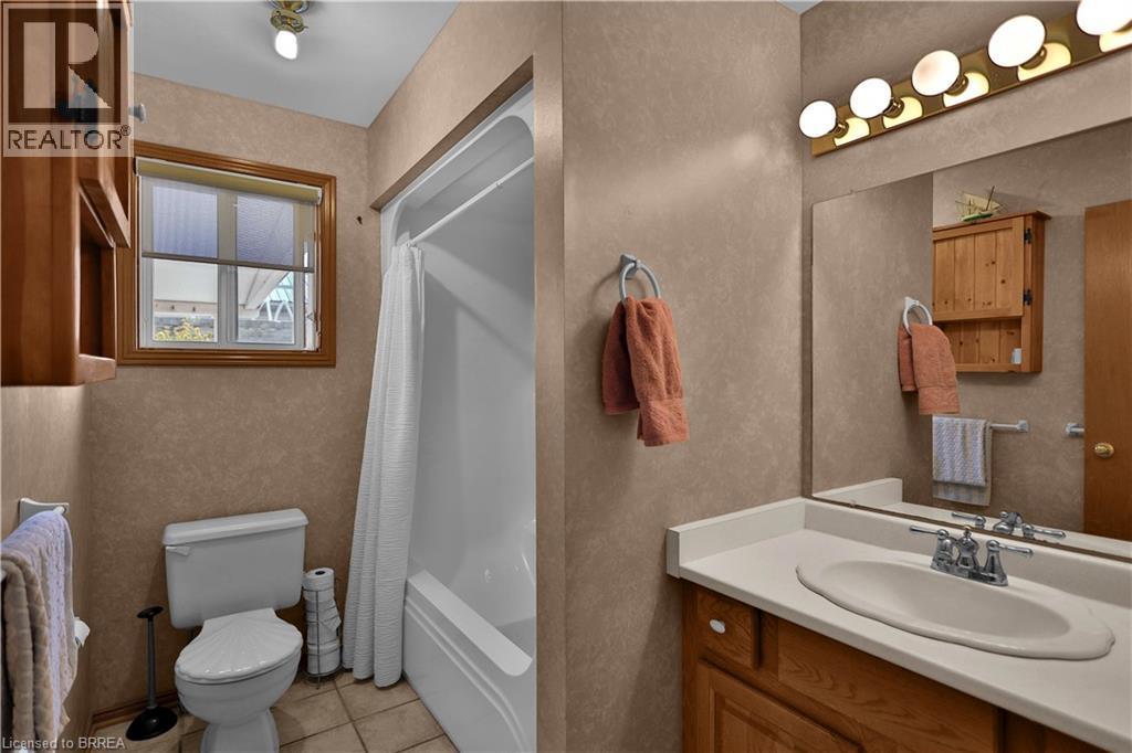 46 Anderson Avenue, Simcoe, ON - Indoor Photo Showing Bathroom