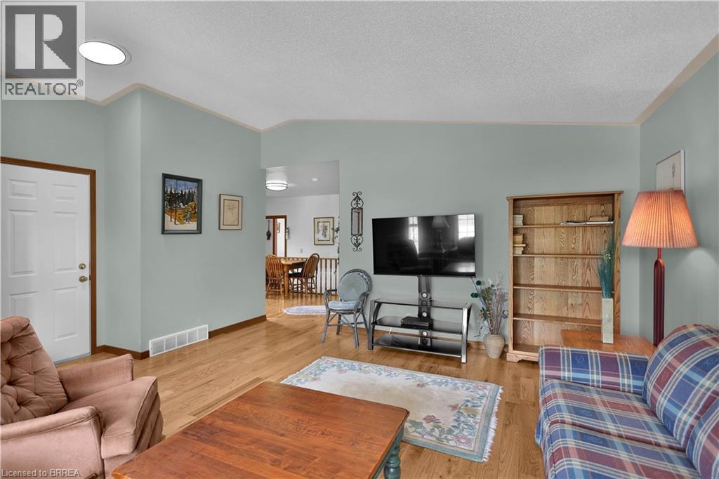 46 Anderson Avenue, Simcoe, ON - Indoor Photo Showing Living Room