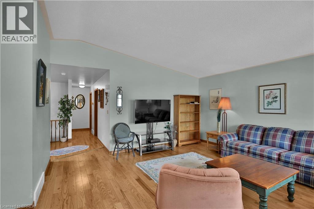 46 Anderson Avenue, Simcoe, ON - Indoor Photo Showing Living Room