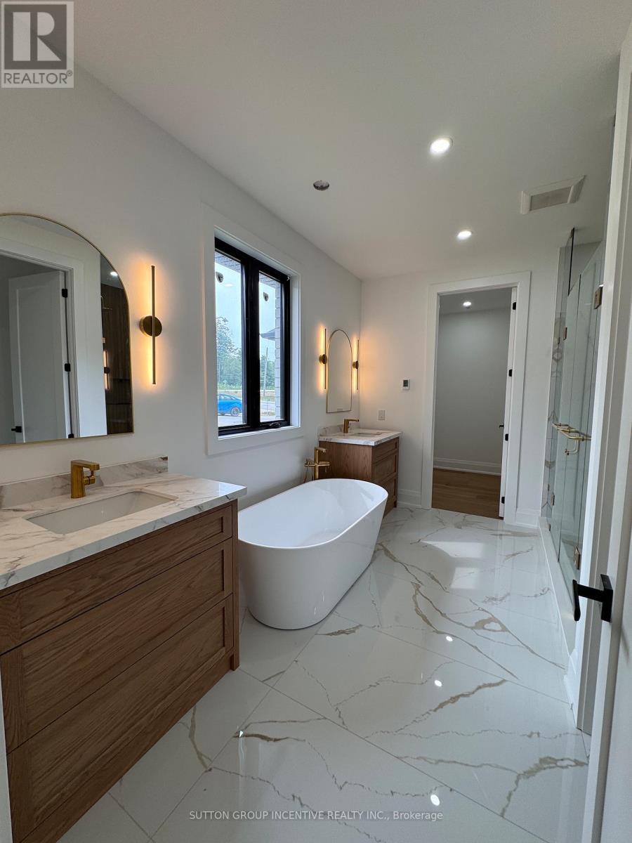 Ensuite Soaker Tub,Double Vanity, access to closet - 5 Jean Miller Court, Springwater, ON - Indoor Photo Showing Bathroom