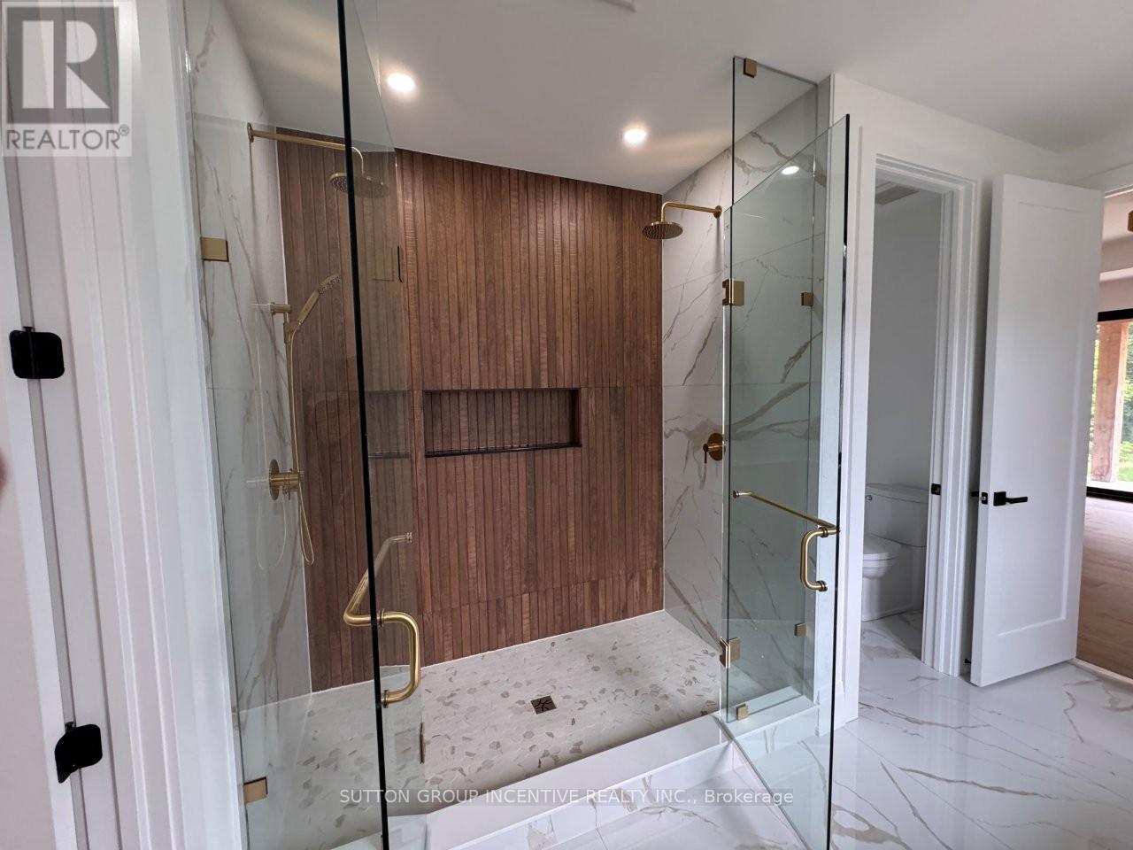 Ensuite Double Shower with Shower Niche - 5 Jean Miller Court, Springwater, ON - Indoor Photo Showing Bathroom