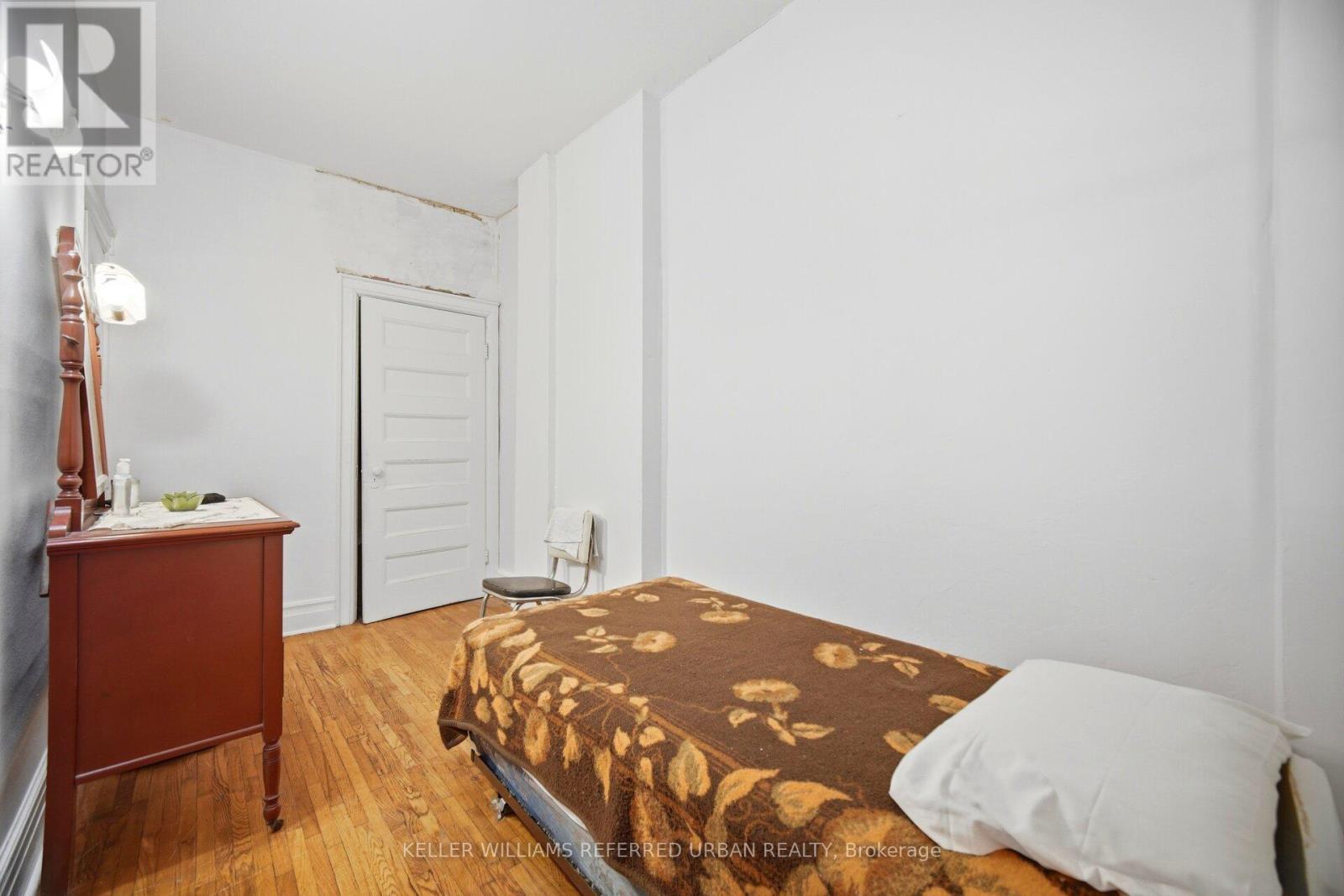 126 Close Avenue, Toronto, ON - Indoor Photo Showing Bedroom