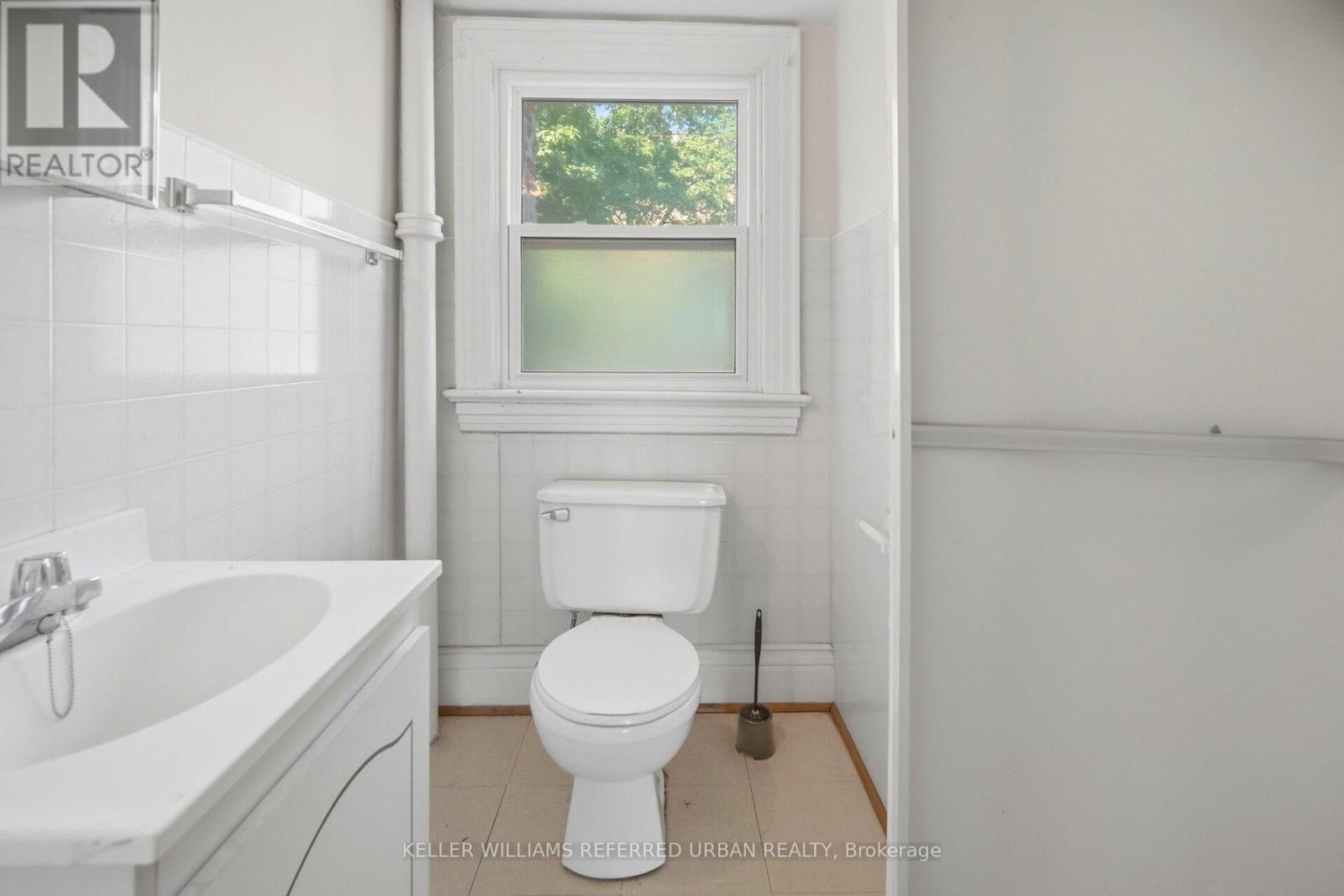 126 Close Avenue, Toronto, ON - Indoor Photo Showing Bathroom