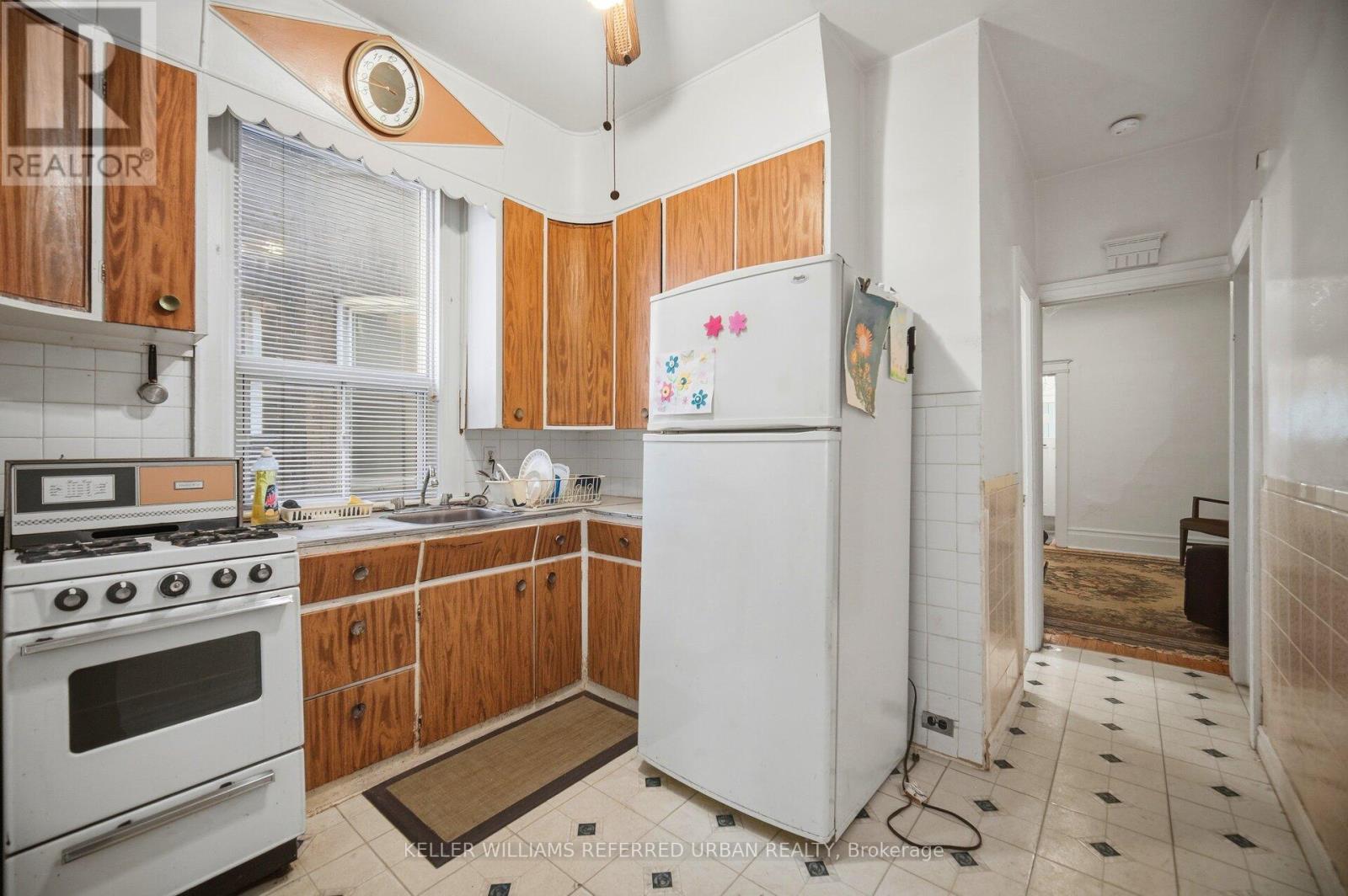 126 Close Avenue, Toronto, ON - Indoor Photo Showing Kitchen
