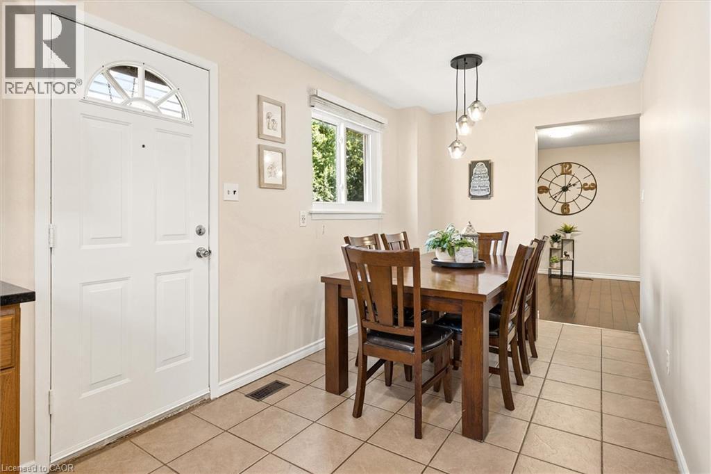 91 Hadati Road, Guelph, ON - Indoor Photo Showing Dining Room