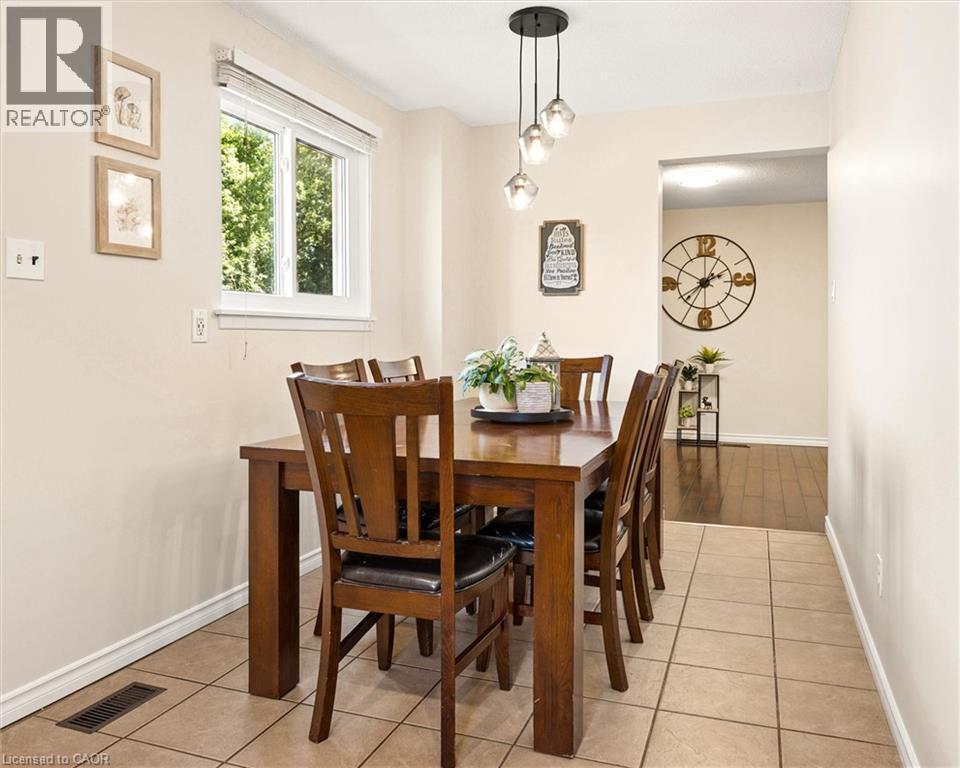 91 Hadati Road, Guelph, ON - Indoor Photo Showing Dining Room