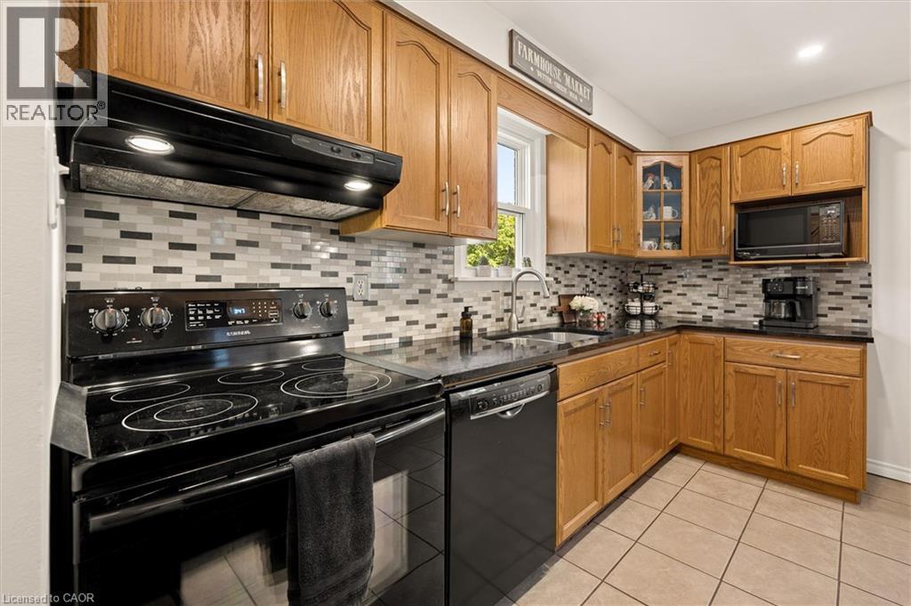 91 Hadati Road, Guelph, ON - Indoor Photo Showing Kitchen