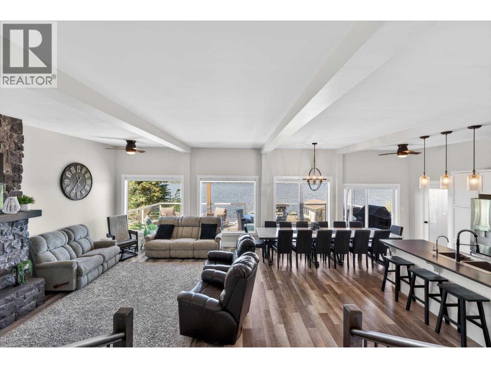 13239 Paradise Street, Fort St. John, BC - Indoor Photo Showing Living Room