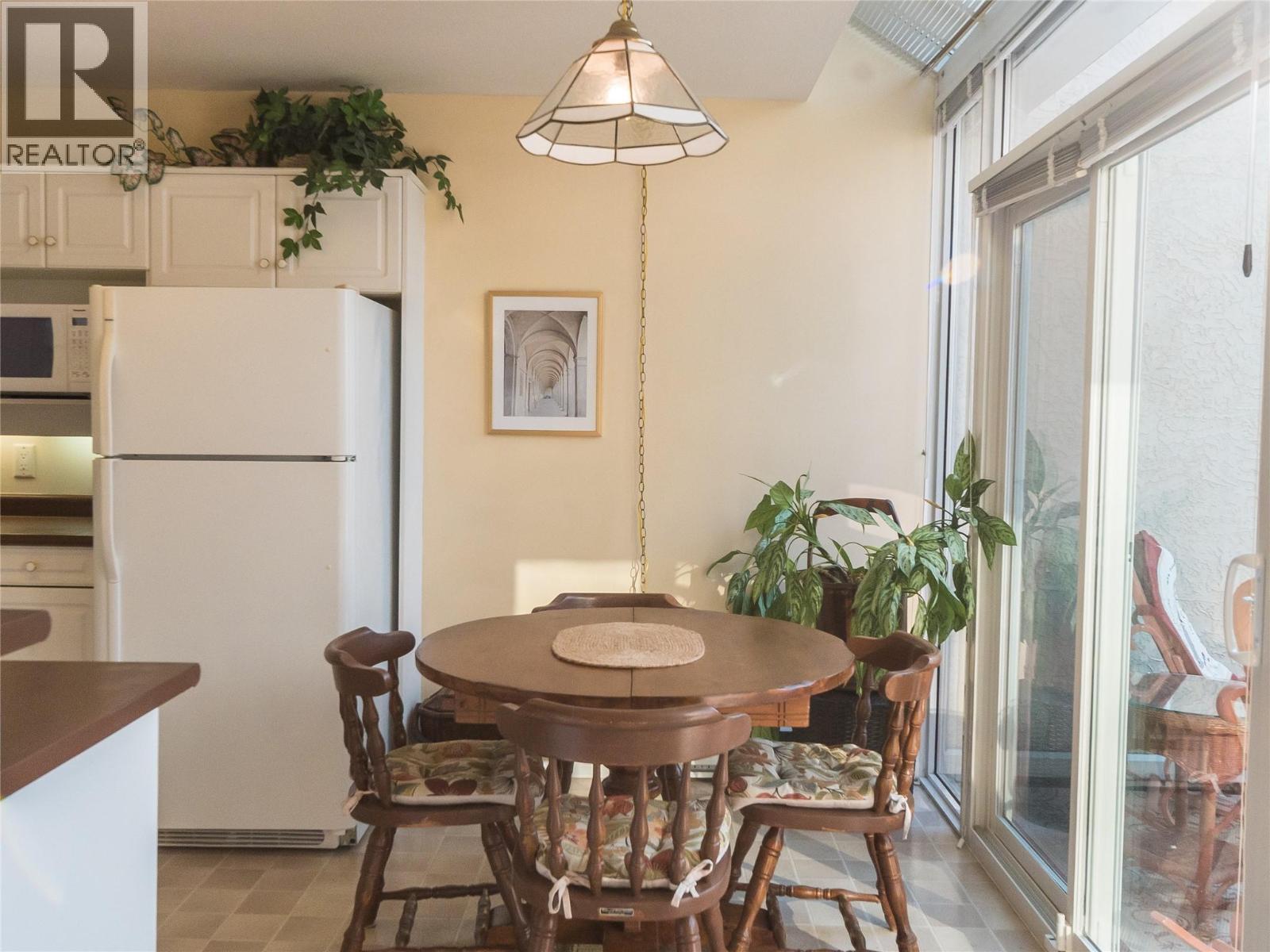 38 High Street Unit# 307, Nelson, BC - Indoor Photo Showing Dining Room