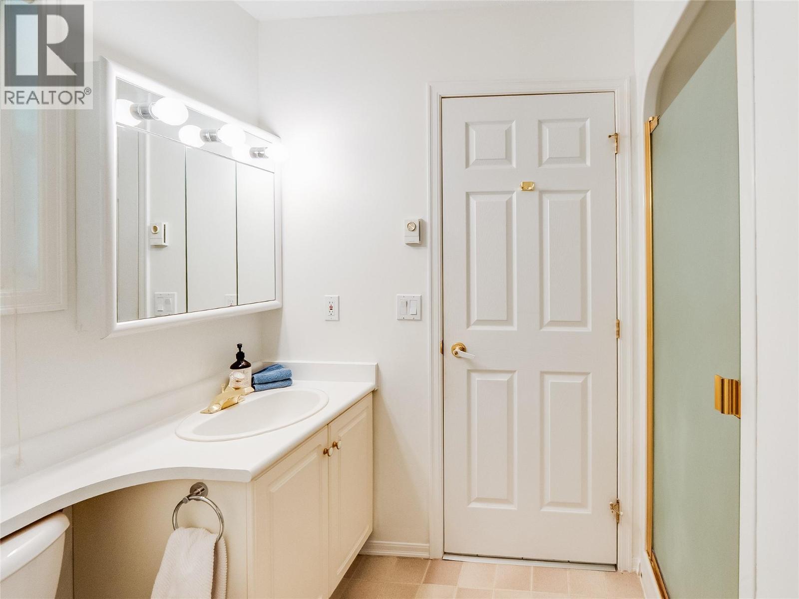 38 High Street Unit# 307, Nelson, BC - Indoor Photo Showing Bathroom