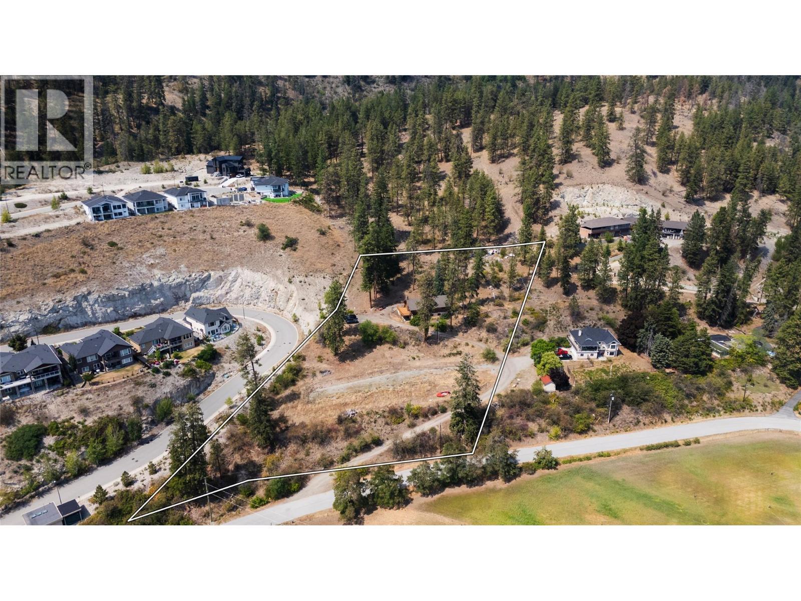 Approximate lot lines shown for illustration only. Buyer to verify all property boundaries if deemed important. - 5876 Victoria Street, Peachland, BC - Outdoor With View