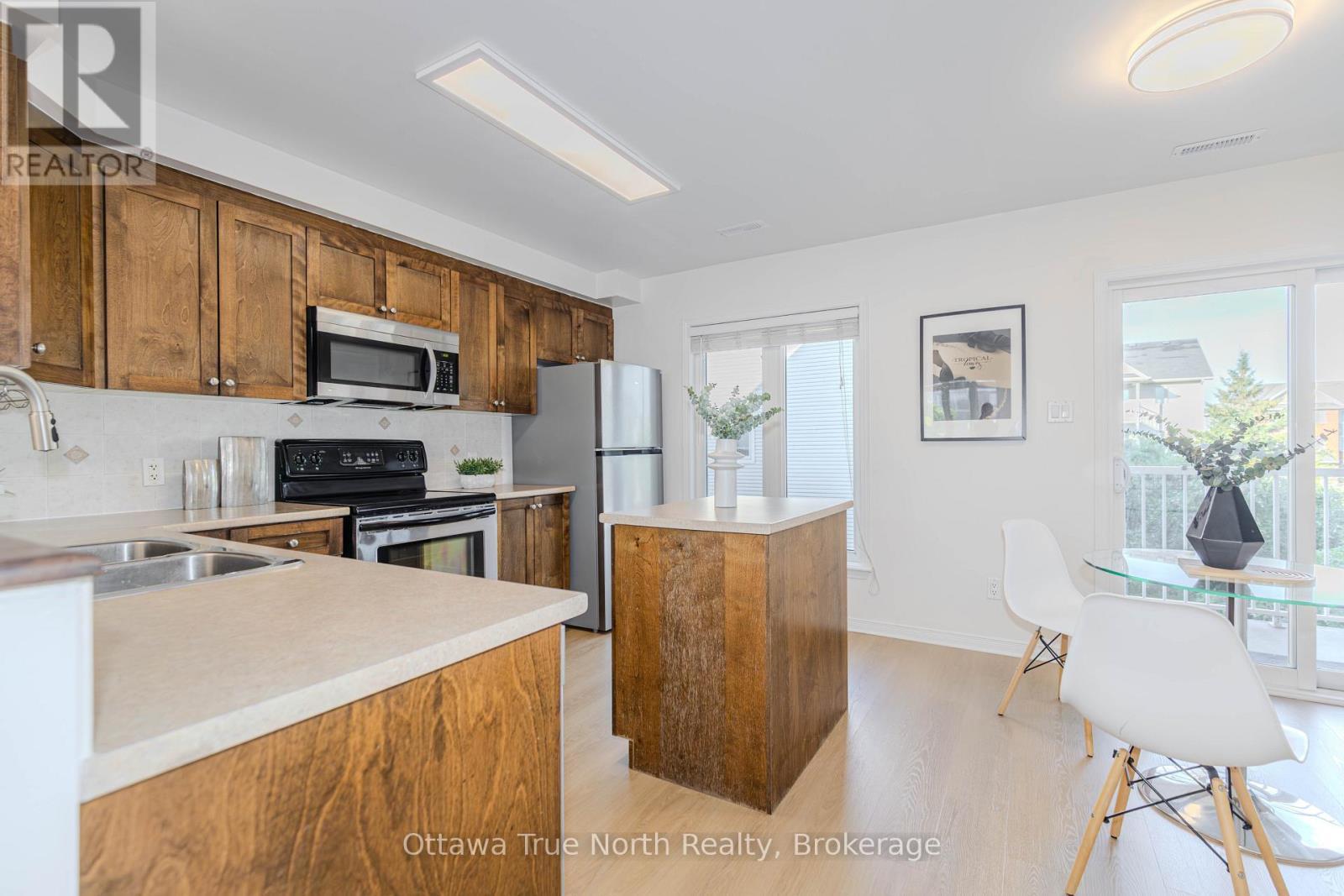 9 - 276 Keltie Private, Ottawa, ON - Indoor Photo Showing Kitchen With Double Sink