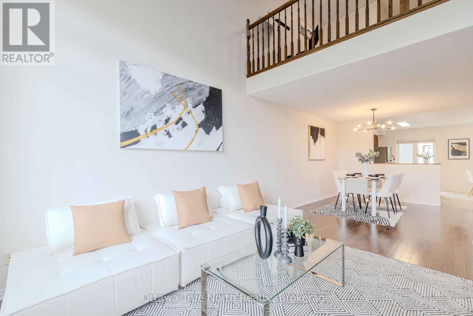 9 - 276 Keltie Private, Ottawa, ON - Indoor Photo Showing Living Room