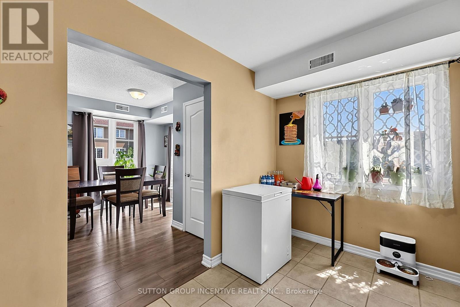 7 - 139 Sydenham Wells, Barrie, ON - Indoor