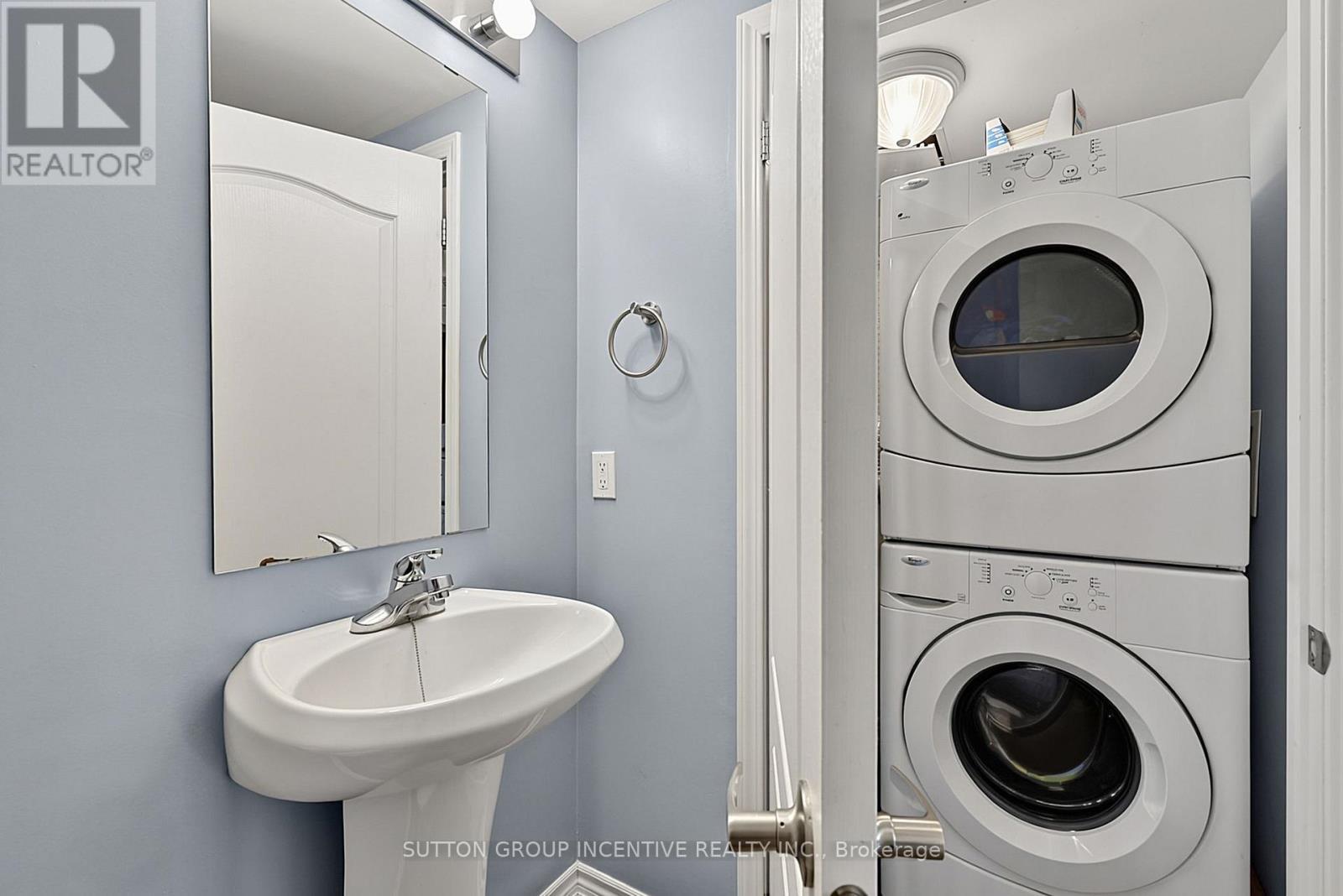 7 - 139 Sydenham Wells, Barrie, ON - Indoor Photo Showing Laundry Room