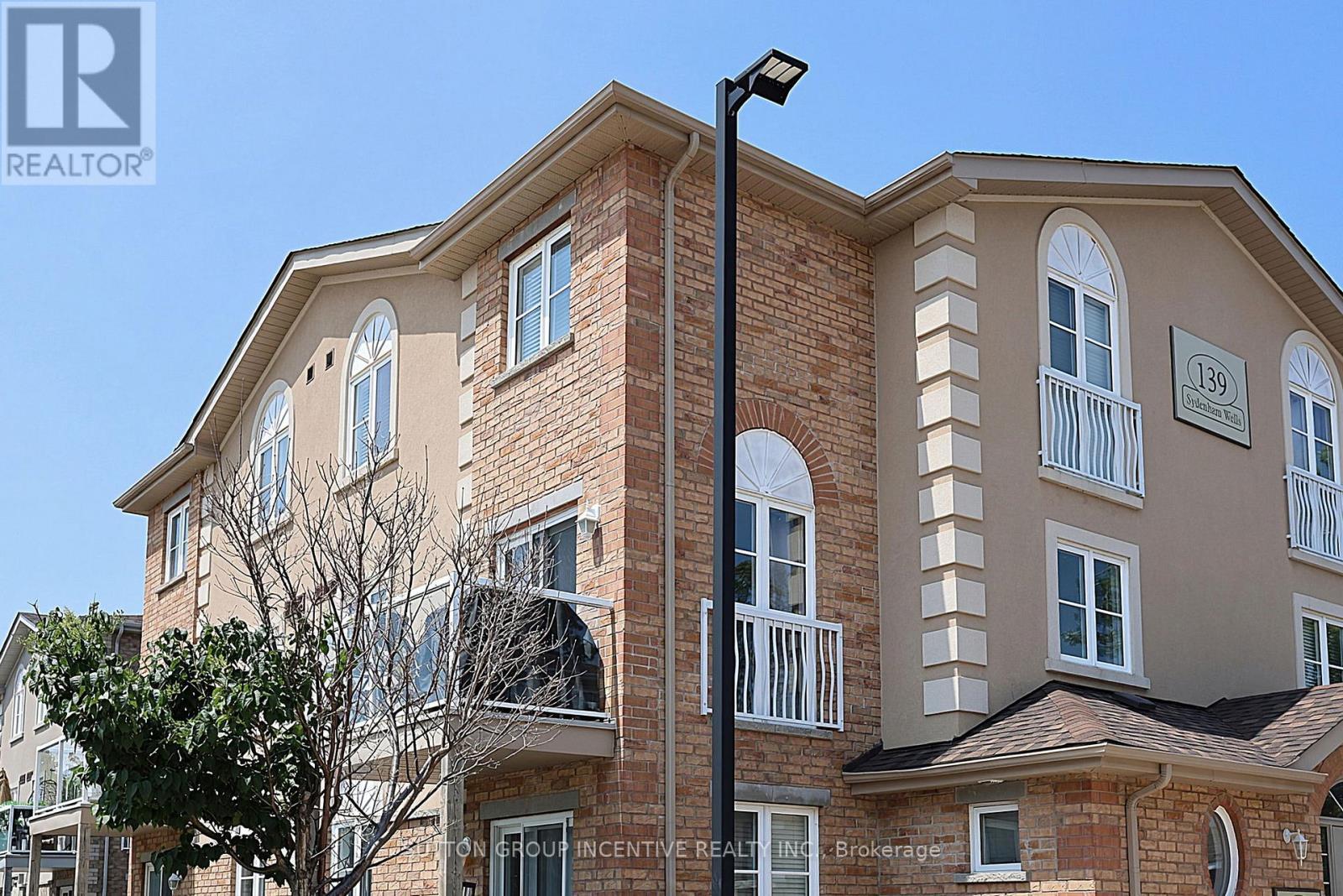 7 - 139 Sydenham Wells, Barrie, ON - Outdoor