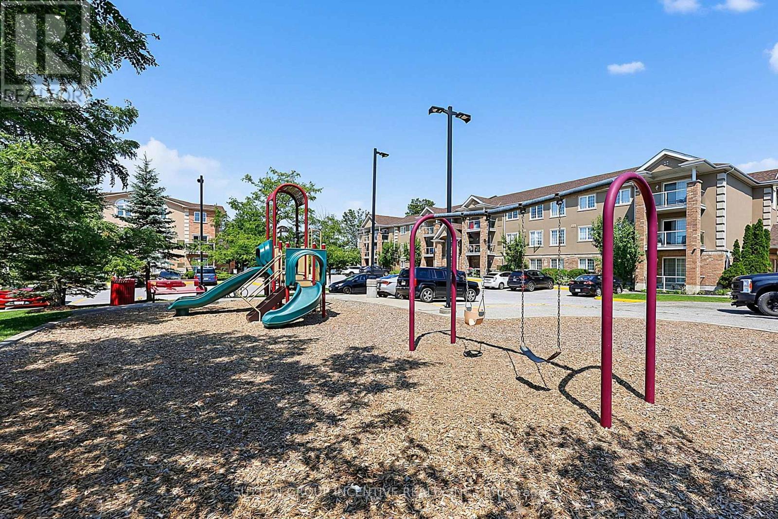 7 - 139 Sydenham Wells, Barrie, ON - Outdoor