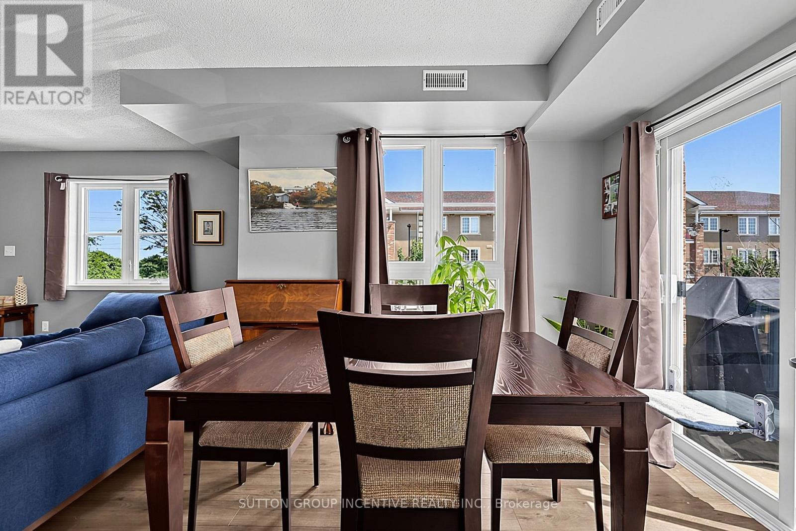 7 - 139 Sydenham Wells, Barrie, ON - Indoor