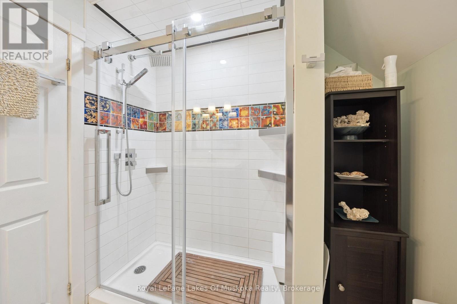 MAIN HS: 3pc bath on 2nd Floor - 212 James Street, Bracebridge, ON - Indoor Photo Showing Bathroom