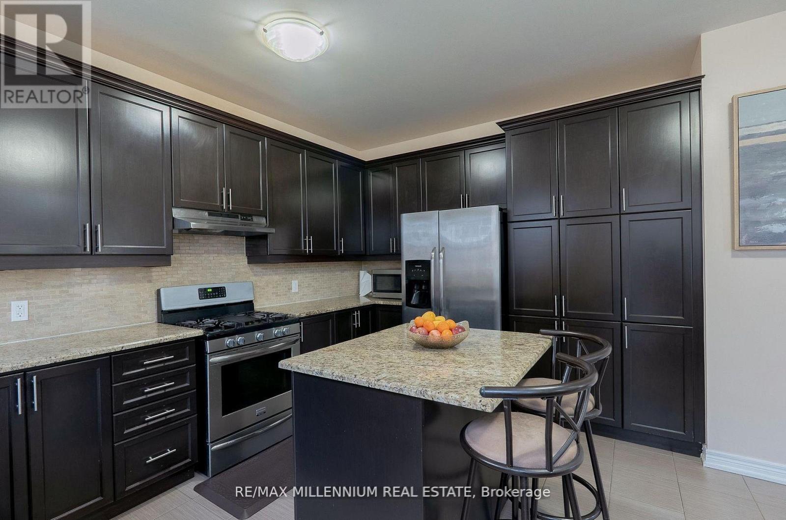8 Zelda Road, Brampton, ON - Indoor Photo Showing Kitchen