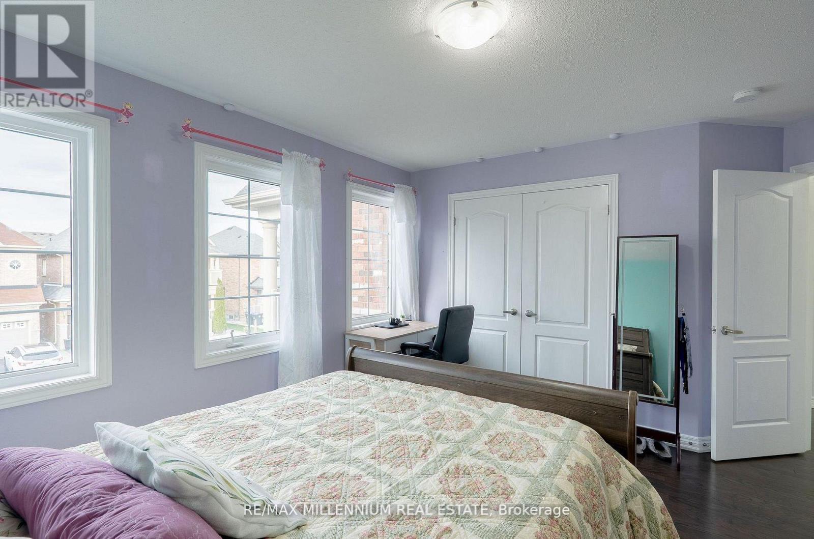 8 Zelda Road, Brampton, ON - Indoor Photo Showing Bedroom