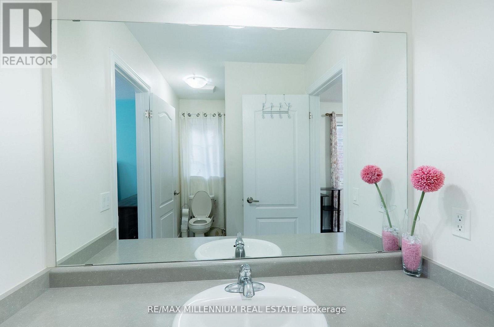 8 Zelda Road, Brampton, ON - Indoor Photo Showing Bathroom