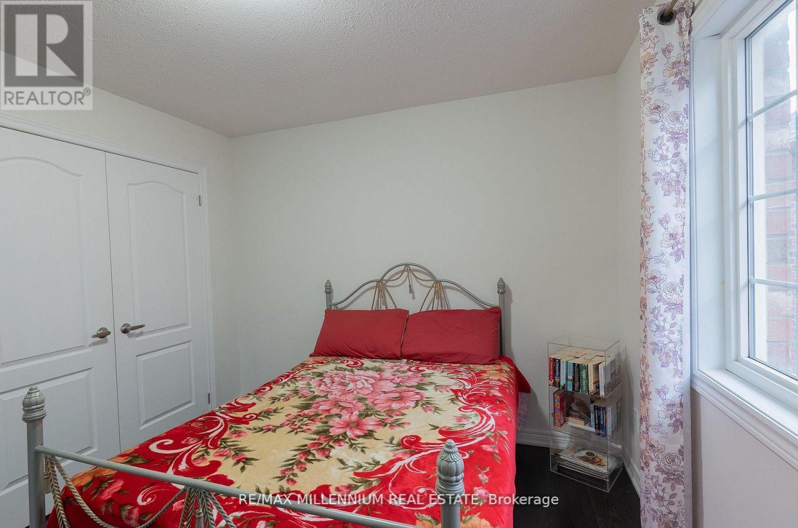 8 Zelda Road, Brampton, ON - Indoor Photo Showing Bedroom