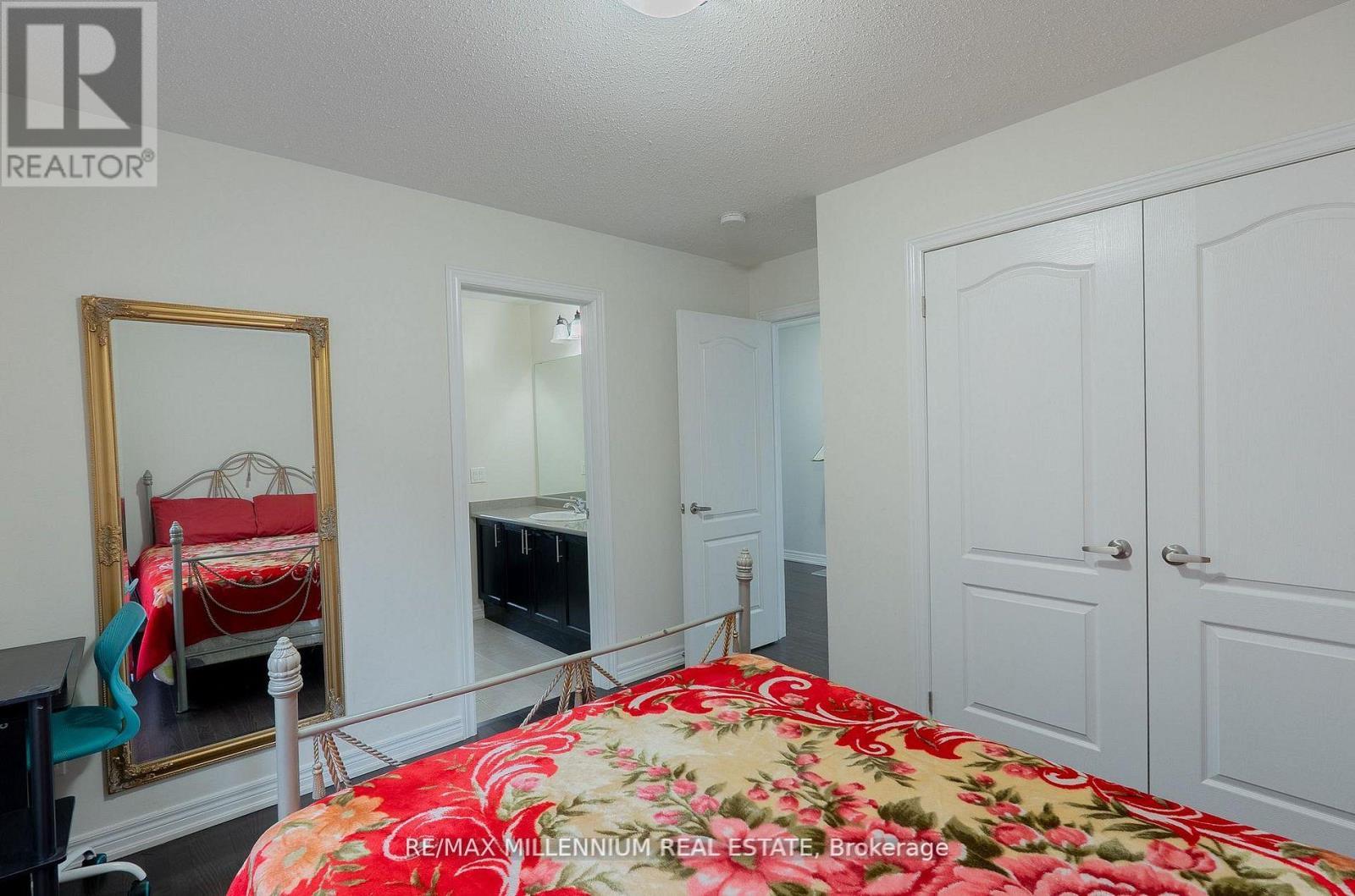 8 Zelda Road, Brampton, ON - Indoor Photo Showing Bedroom