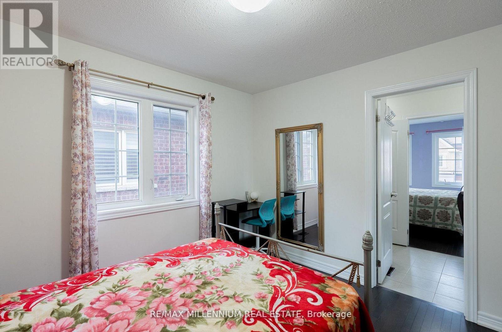 8 Zelda Road, Brampton, ON - Indoor Photo Showing Bedroom