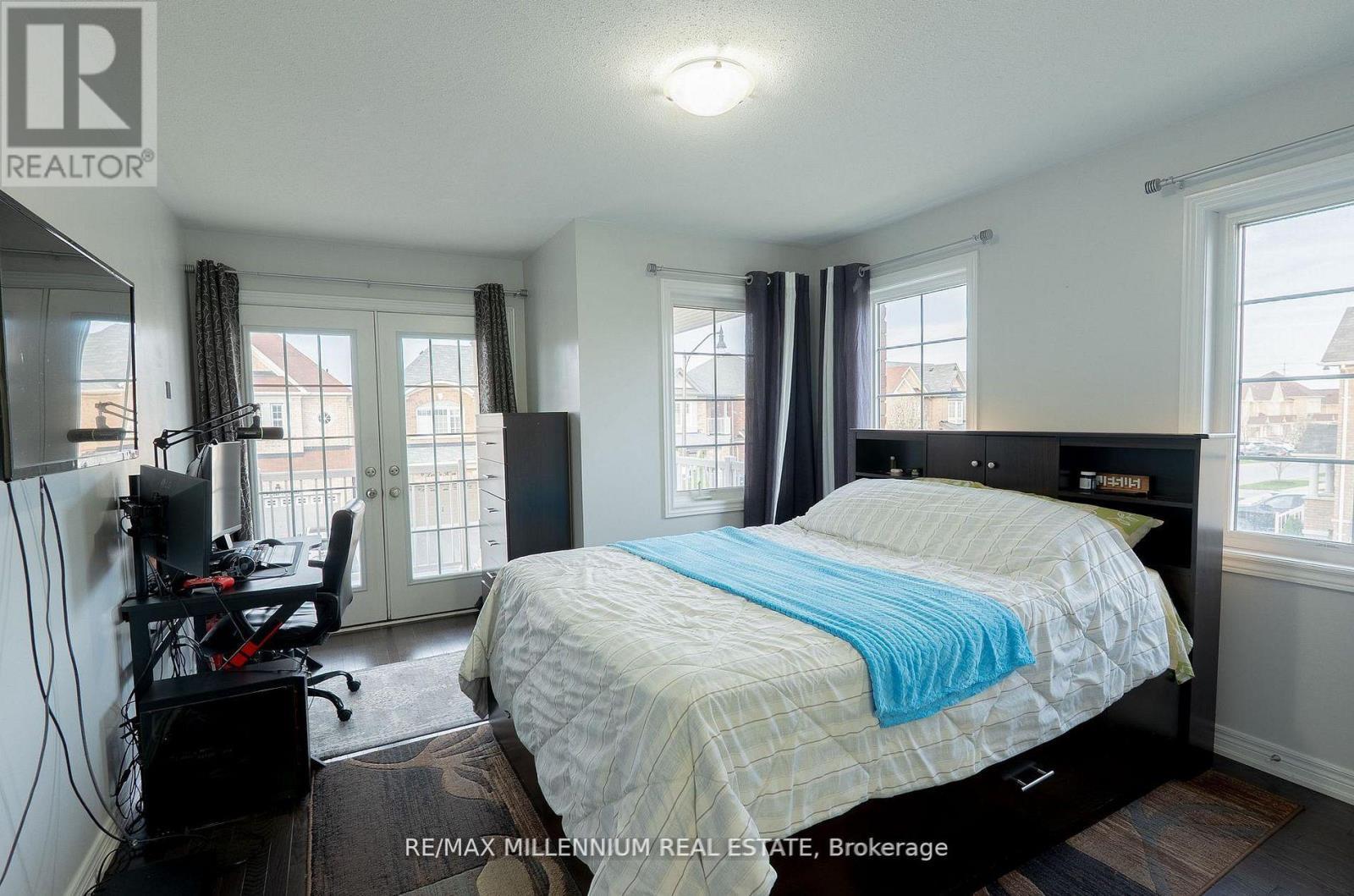 8 Zelda Road, Brampton, ON - Indoor Photo Showing Bedroom