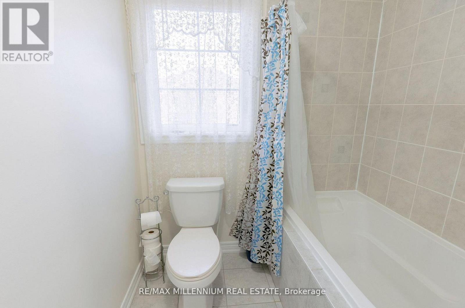 8 Zelda Road, Brampton, ON - Indoor Photo Showing Bathroom