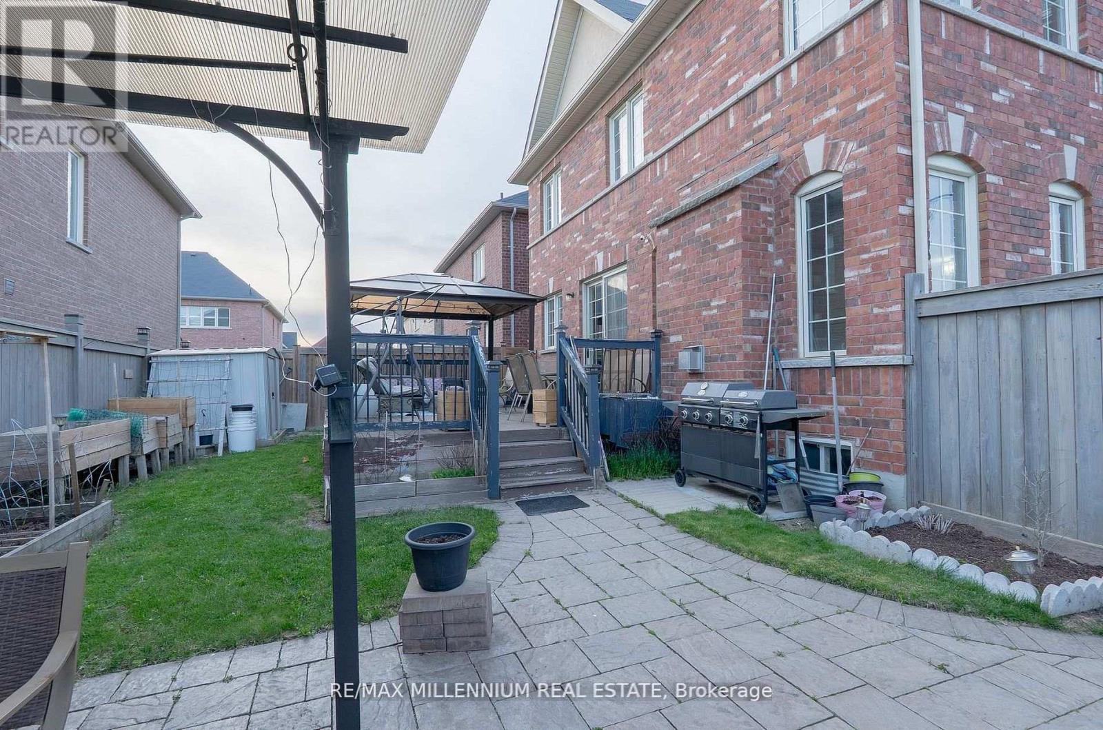 8 Zelda Road, Brampton, ON - Outdoor