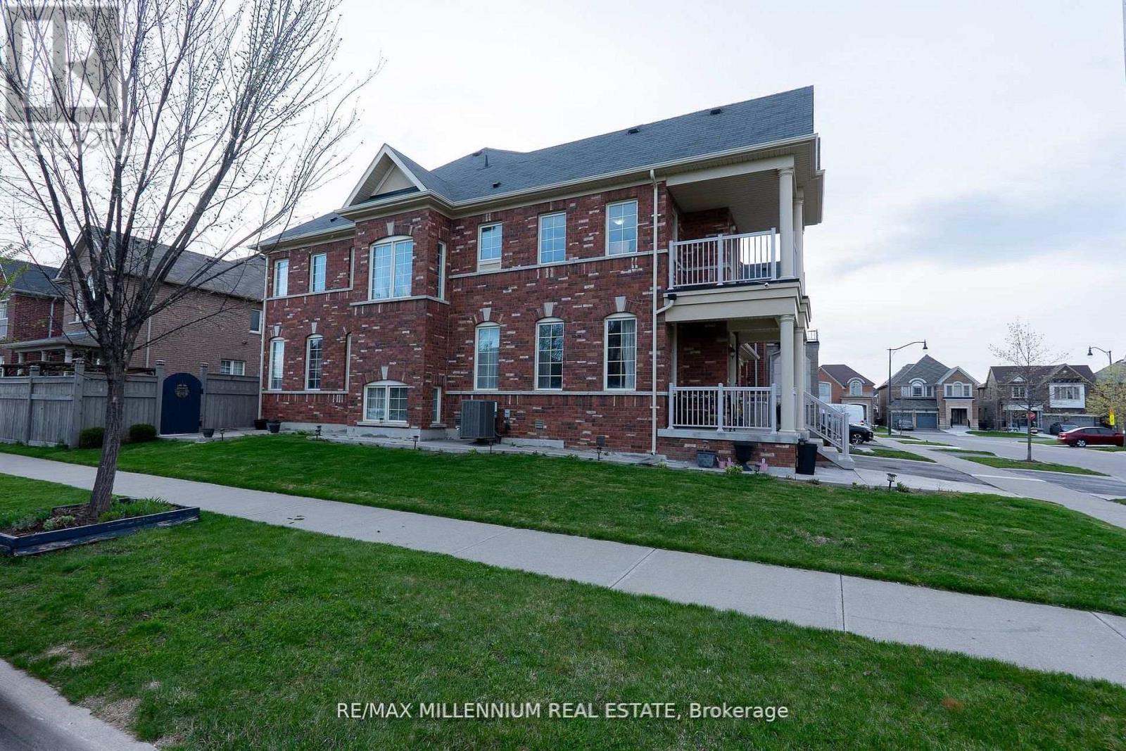 8 Zelda Road, Brampton, ON - Outdoor
