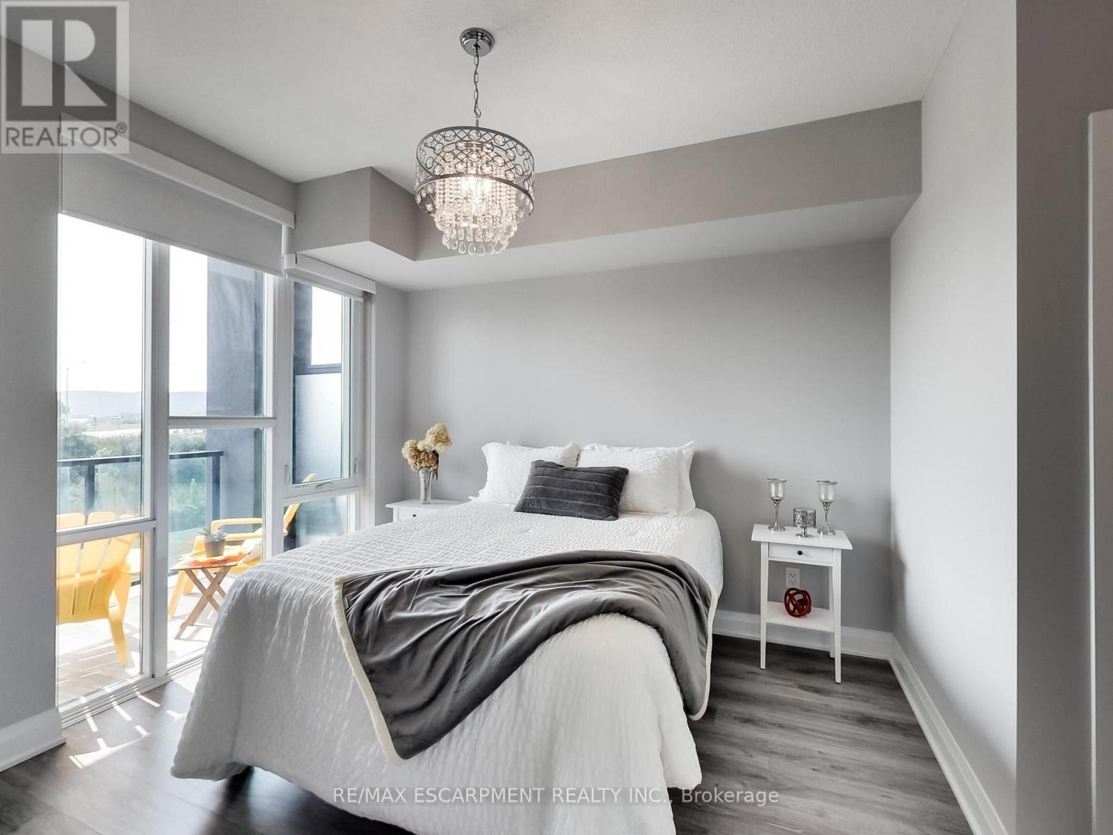 318 - 16 Concord Place, Grimsby, ON - Indoor Photo Showing Bedroom