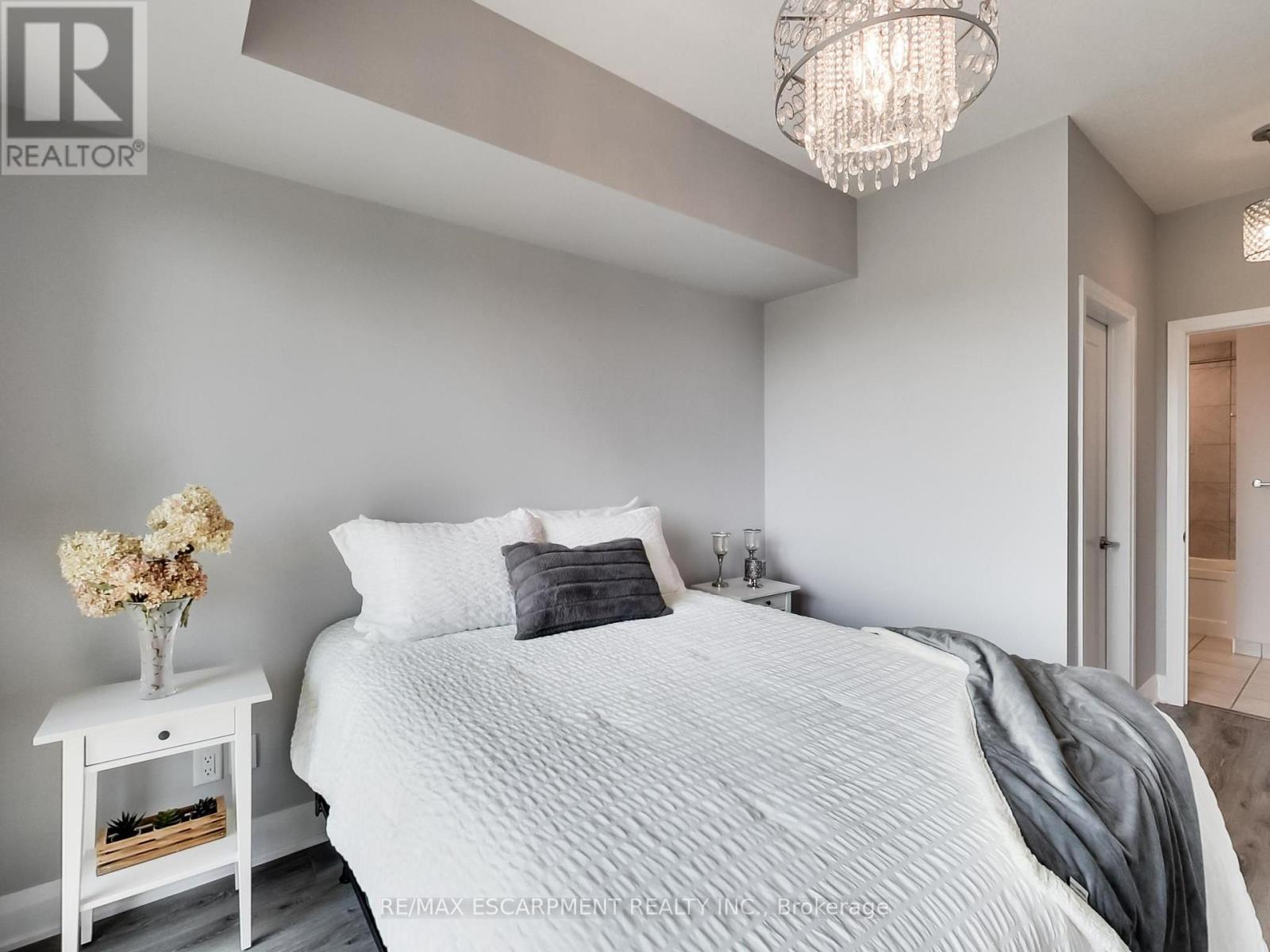 318 - 16 Concord Place, Grimsby, ON - Indoor Photo Showing Bedroom