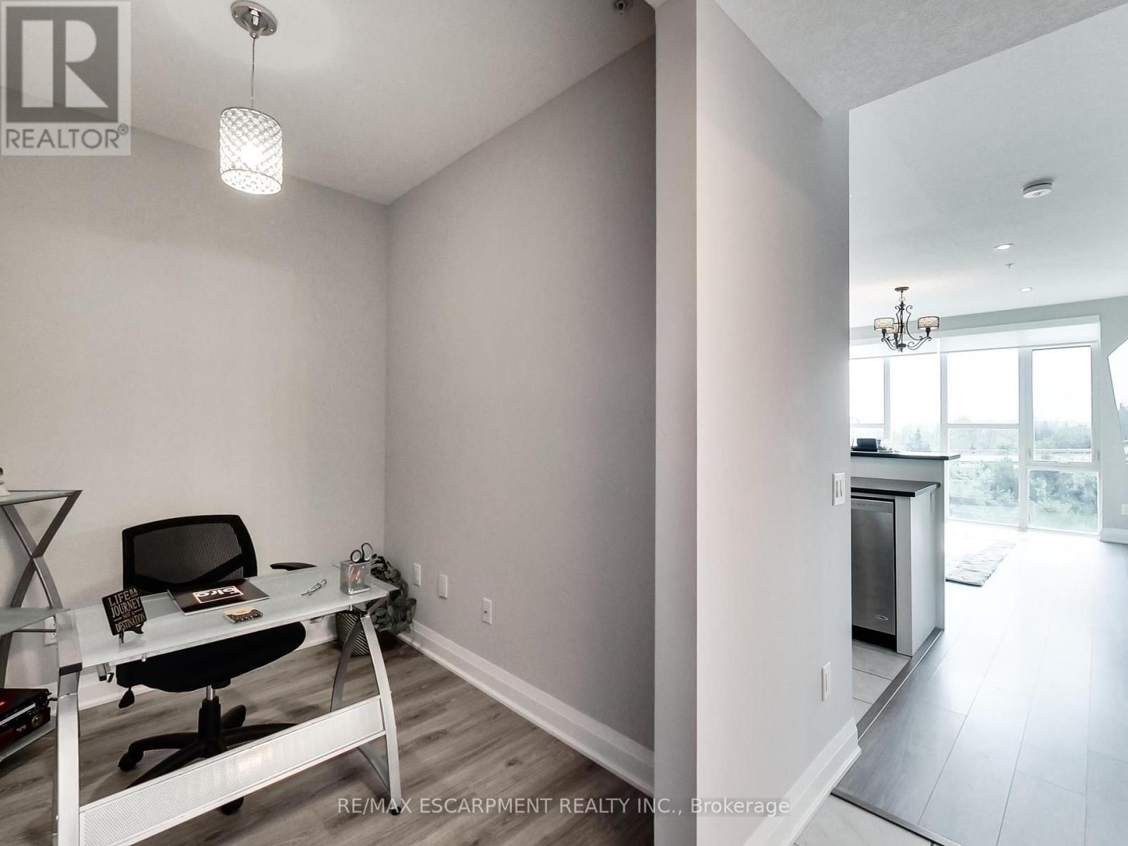 318 - 16 Concord Place, Grimsby, ON - Indoor