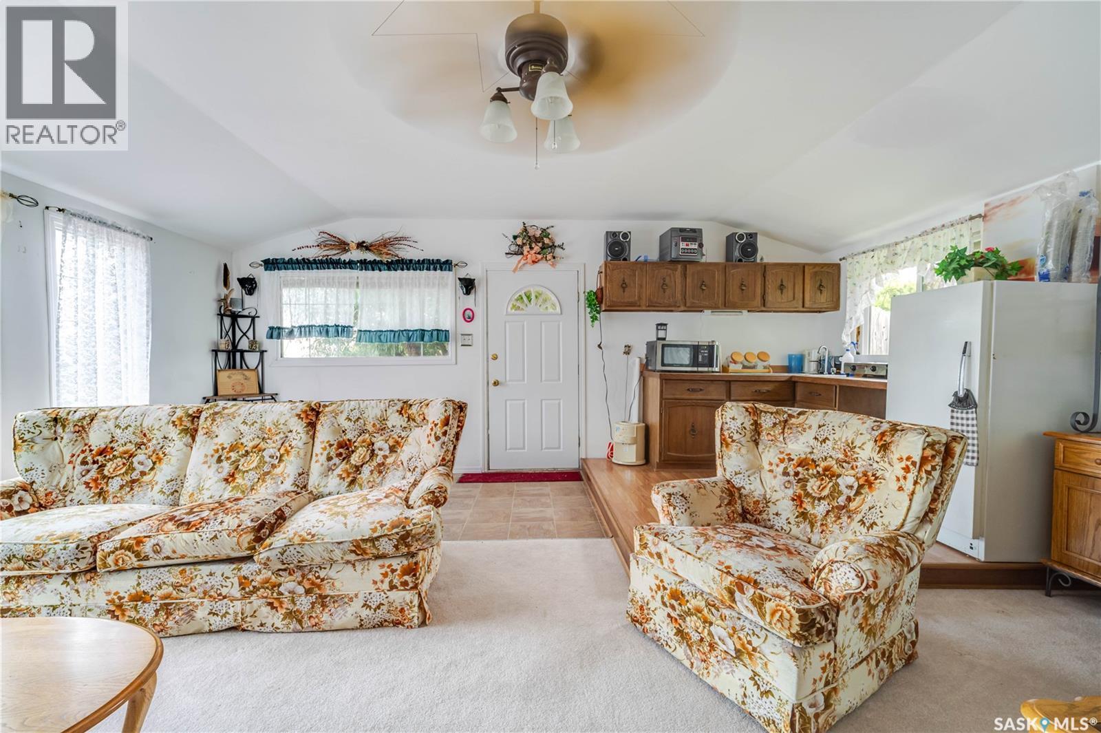 547 Douglas Drive, Buffalo Pound Lake, SK - Indoor Photo Showing Living Room