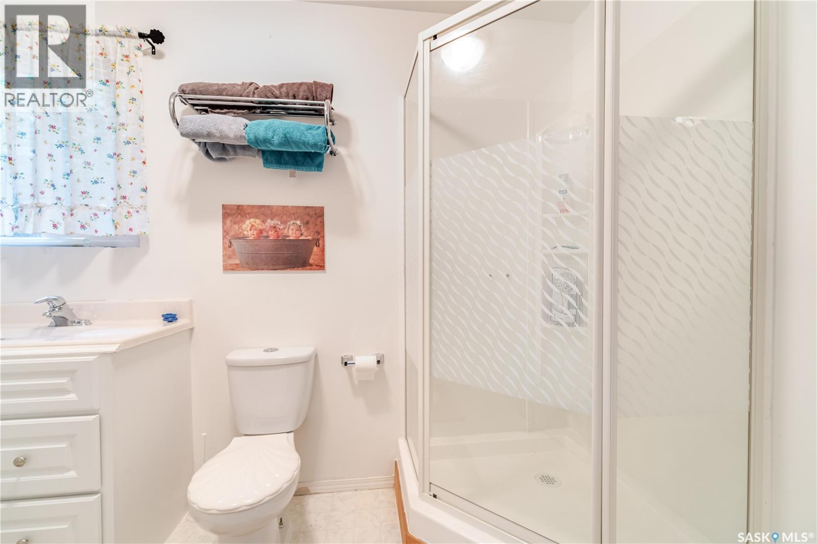 547 Douglas Drive, Buffalo Pound Lake, SK - Indoor Photo Showing Bathroom