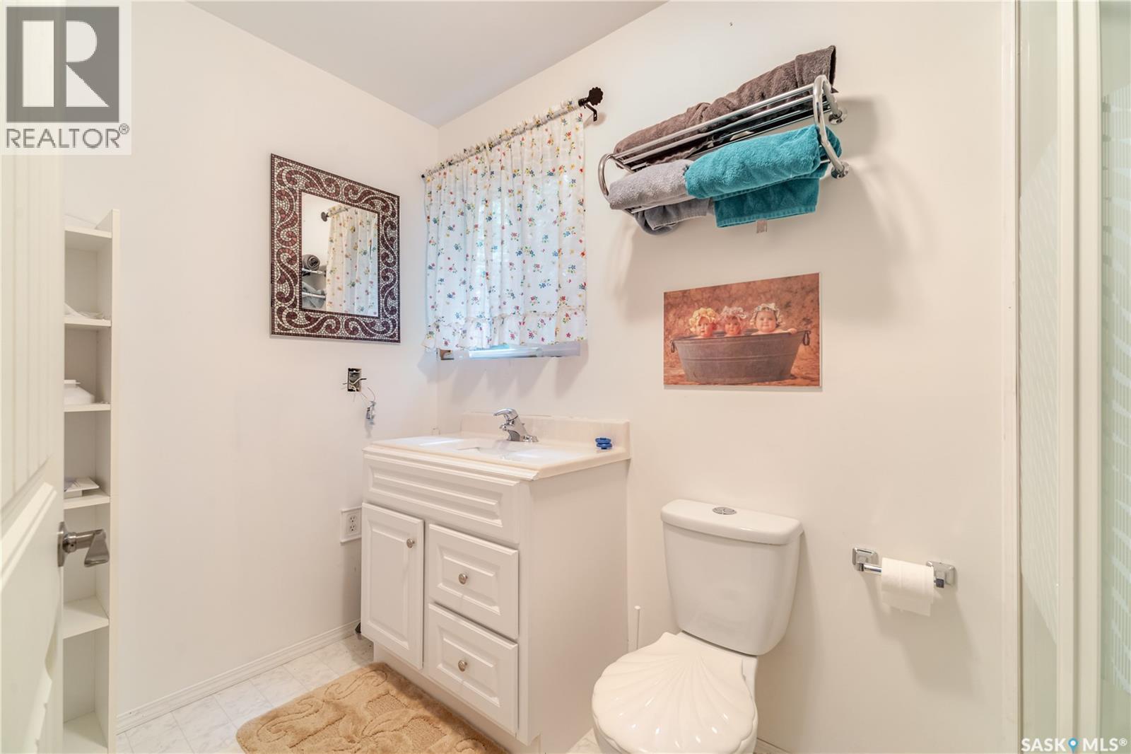 547 Douglas Drive, Buffalo Pound Lake, SK - Indoor Photo Showing Bathroom