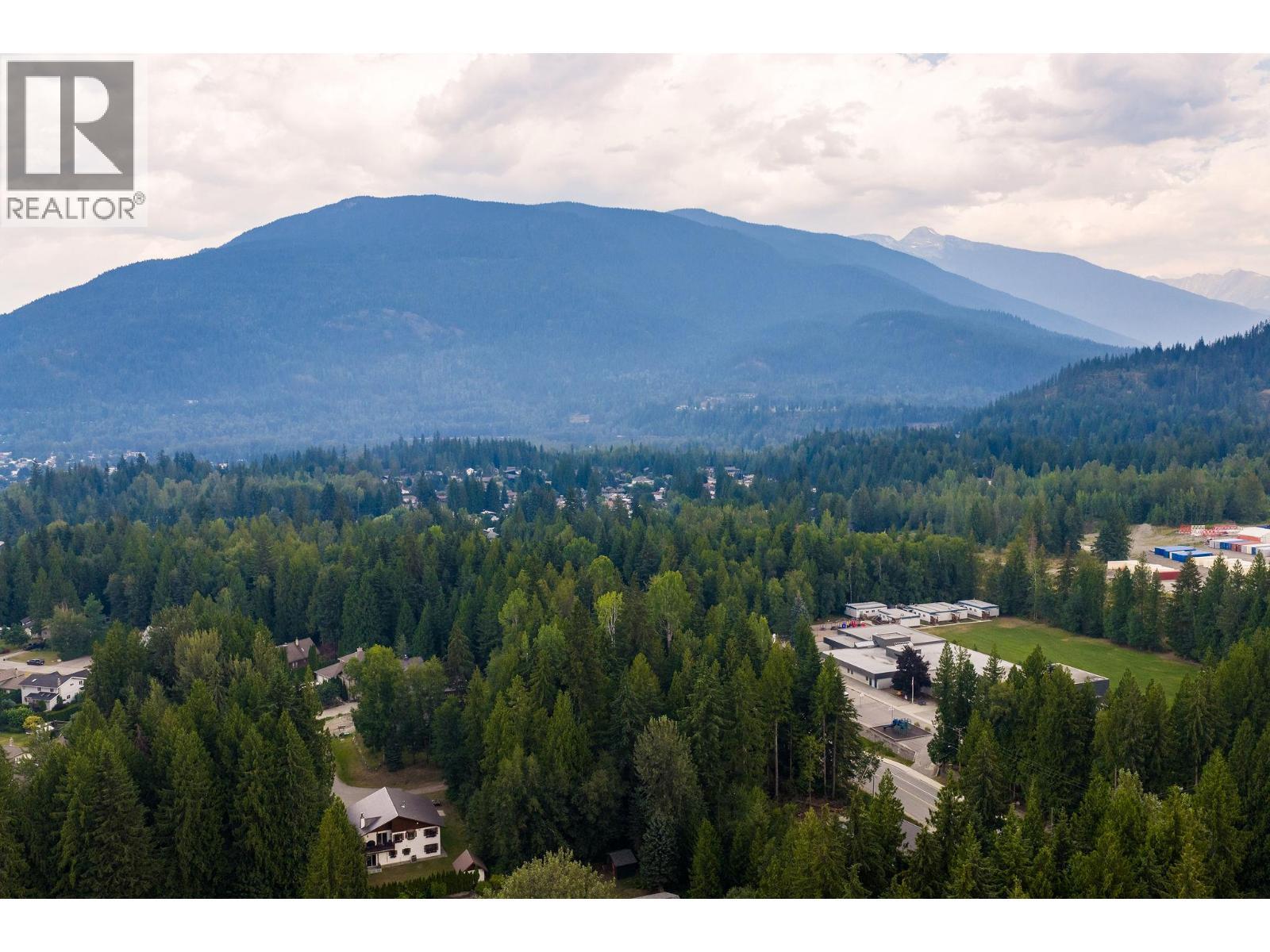 Your surroundings close to Cabot - 1587 Pratico Road, Revelstoke, BC - Outdoor With View