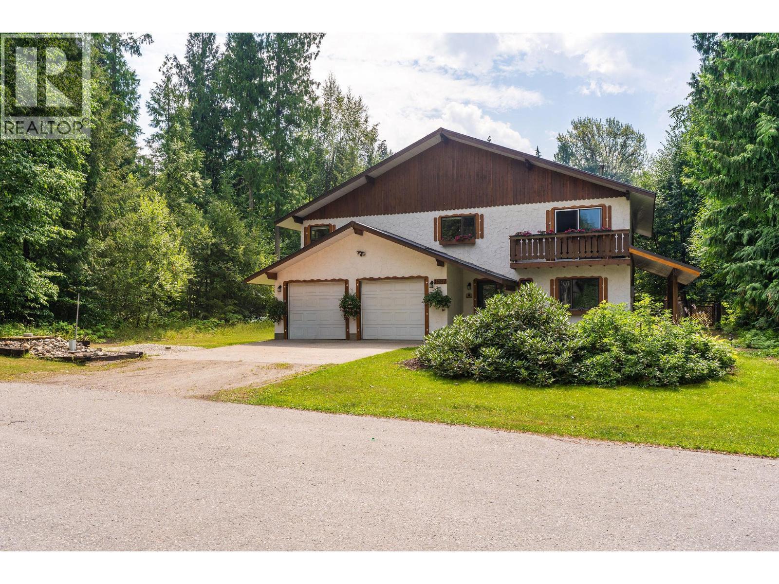 Suite option if needed or fully functional family home. - 1587 Pratico Road, Revelstoke, BC - Outdoor