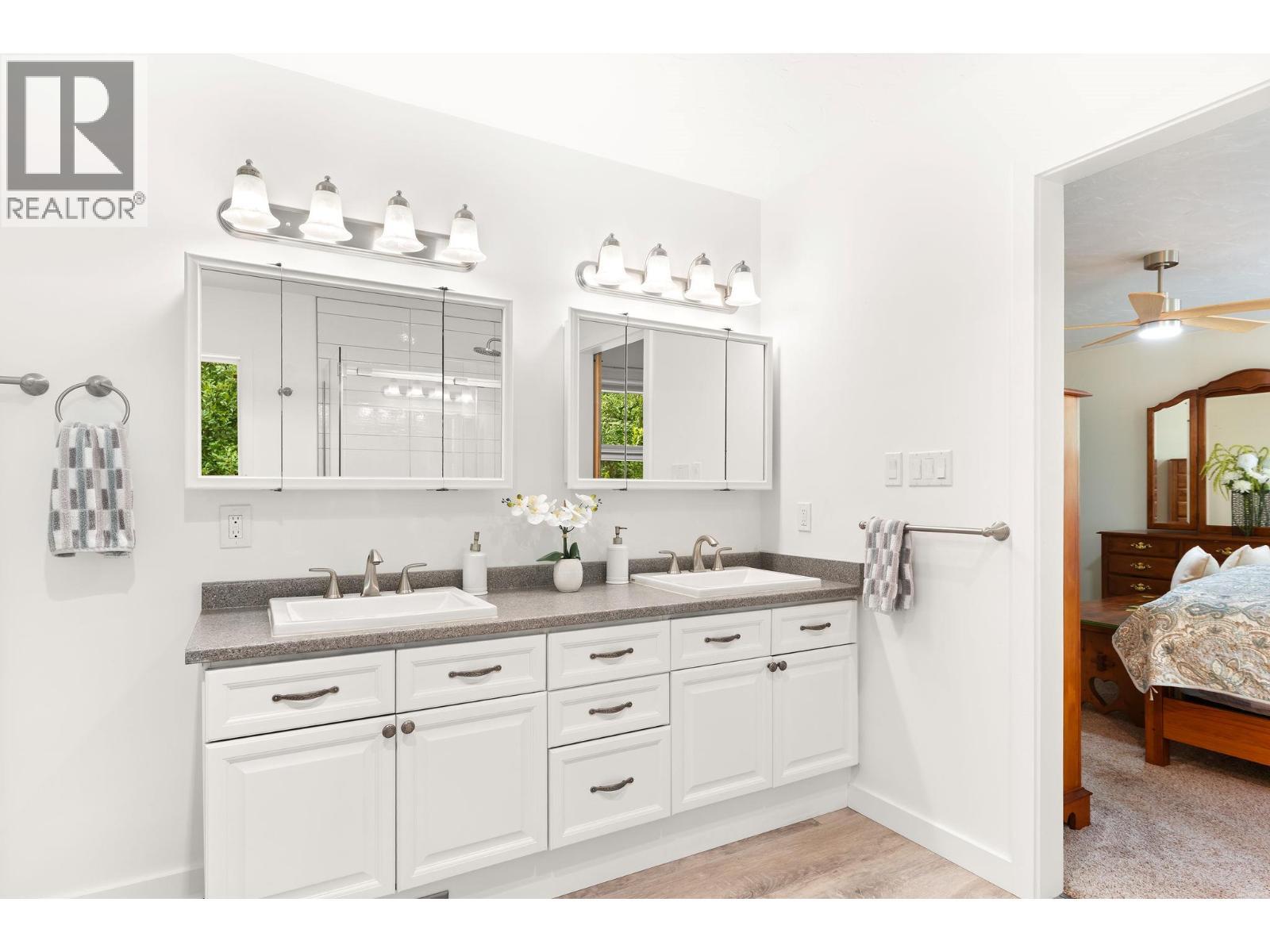 Double sinks in ensuite - 1587 Pratico Road, Revelstoke, BC - Indoor Photo Showing Bathroom