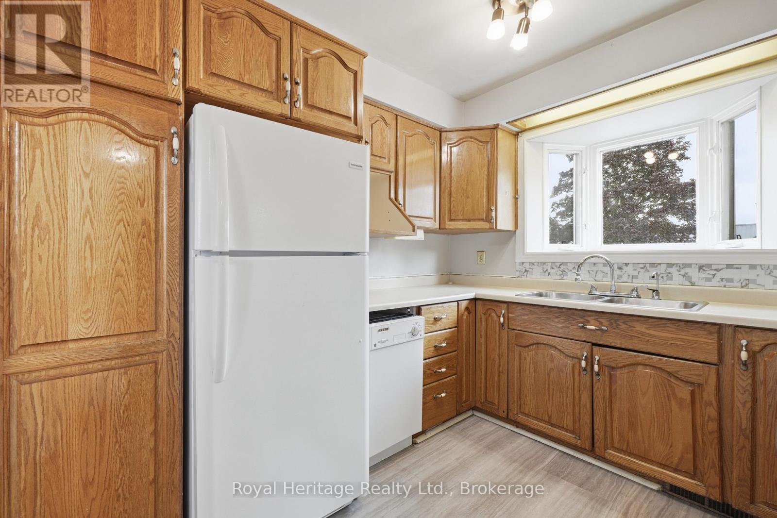 56 Fifth Avenue, Quinte West (Murray Ward), ON - Indoor Photo Showing Kitchen With Double Sink