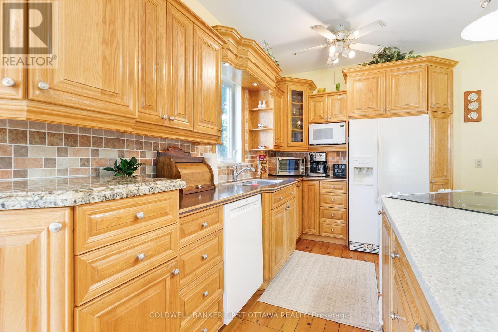 127 Rose Mac Drive, Drummond/North Elmsley, ON - Indoor Photo Showing Kitchen With Double Sink