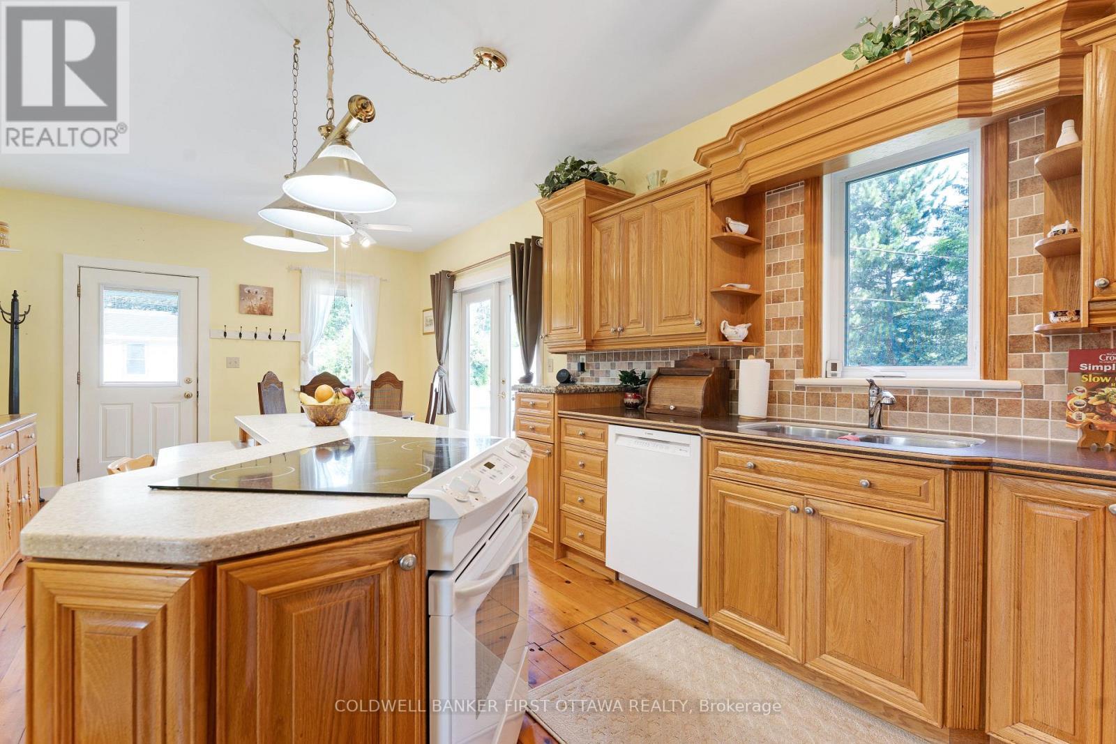 127 Rose Mac Drive, Drummond/North Elmsley, ON - Indoor Photo Showing Kitchen With Double Sink