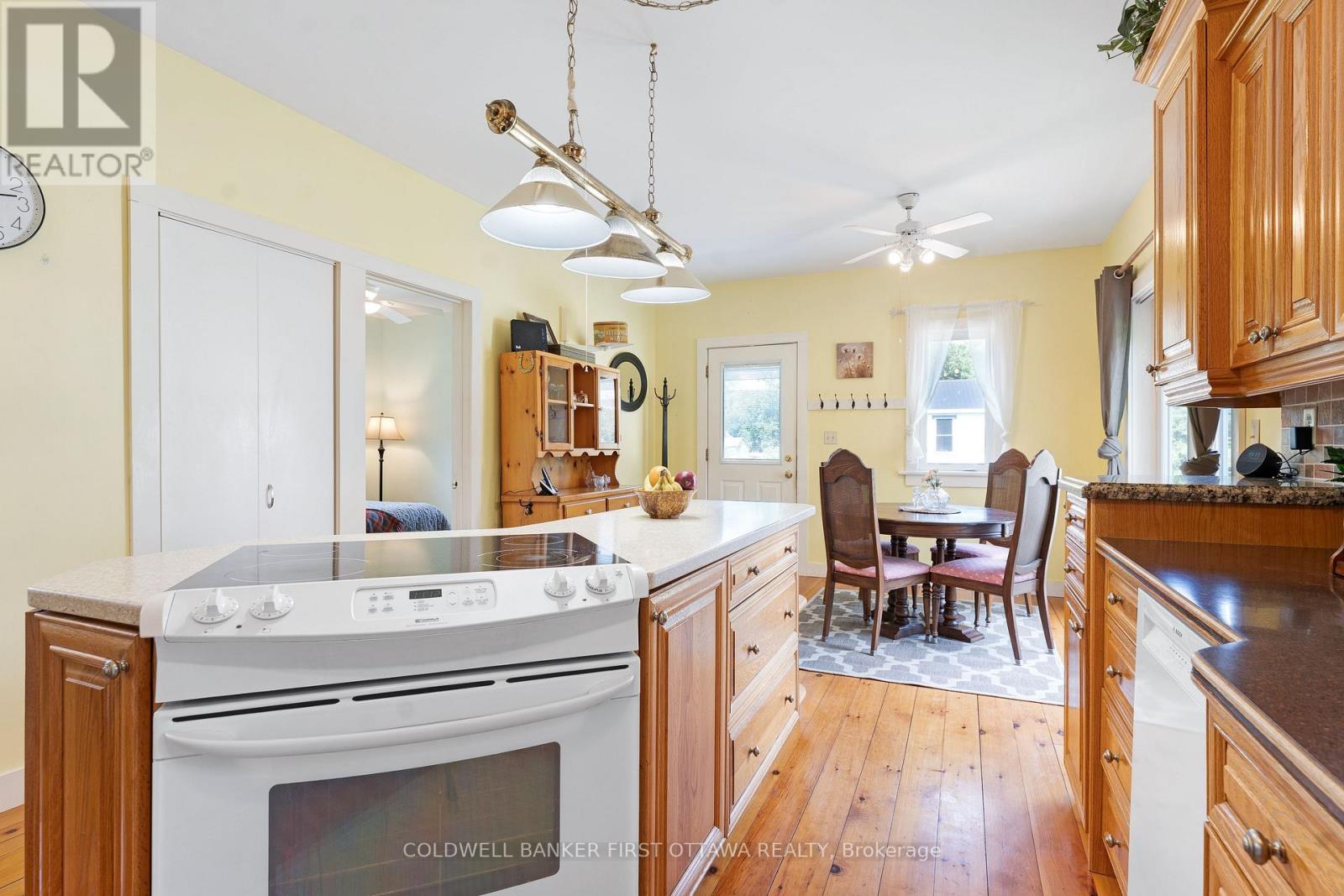 127 Rose Mac Drive, Drummond/North Elmsley, ON - Indoor Photo Showing Kitchen