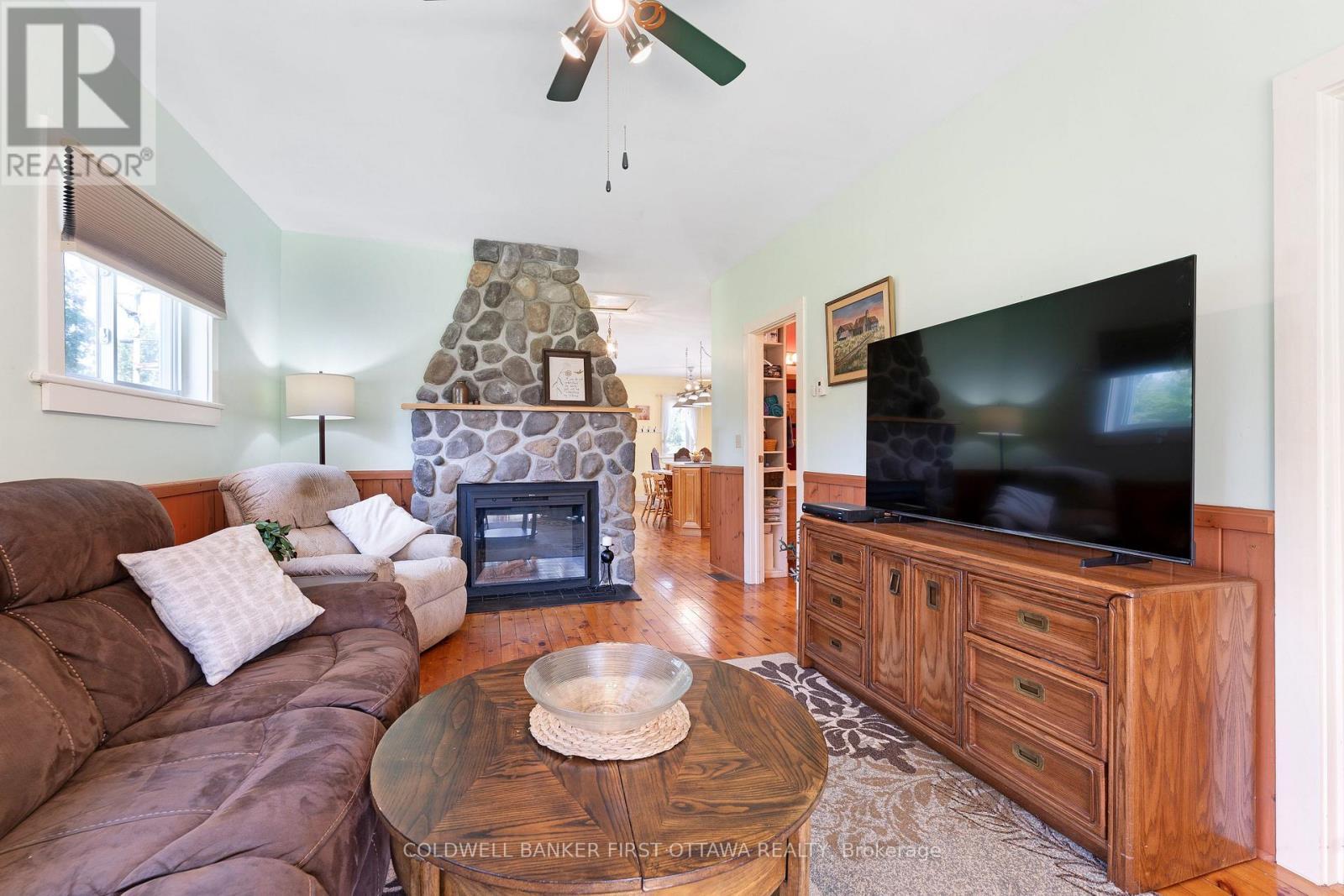 127 Rose Mac Drive, Drummond/North Elmsley, ON - Indoor Photo Showing Living Room With Fireplace