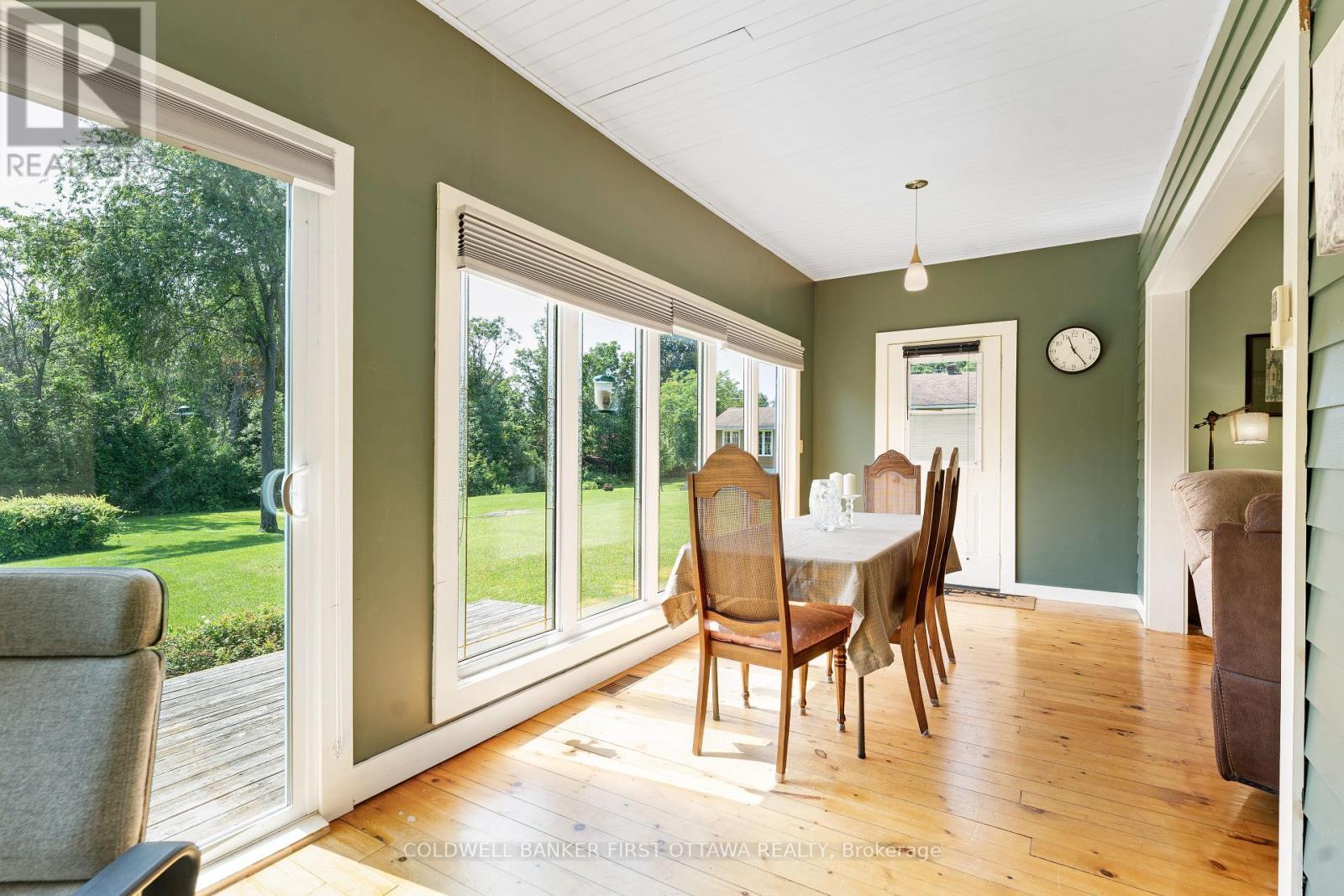 127 Rose Mac Drive, Drummond/North Elmsley, ON - Indoor Photo Showing Dining Room